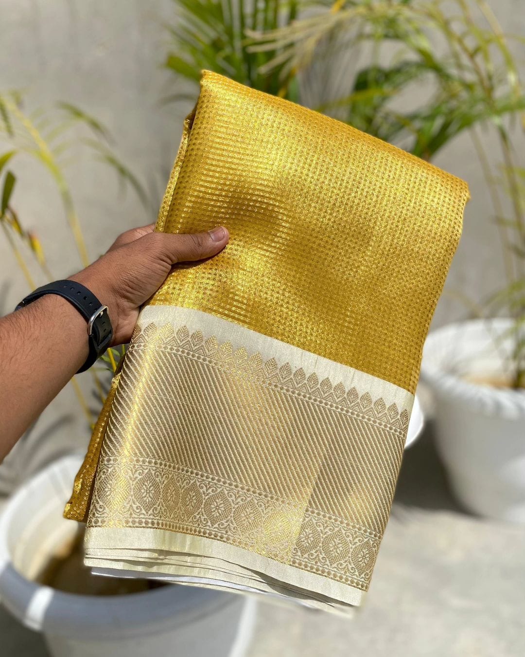 Soft Tissue Silk Saree With Zari Work