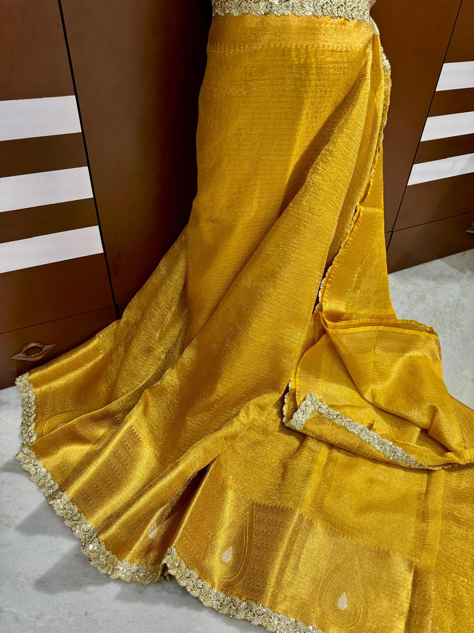 Banarasi dyable soft tissue crushed saree