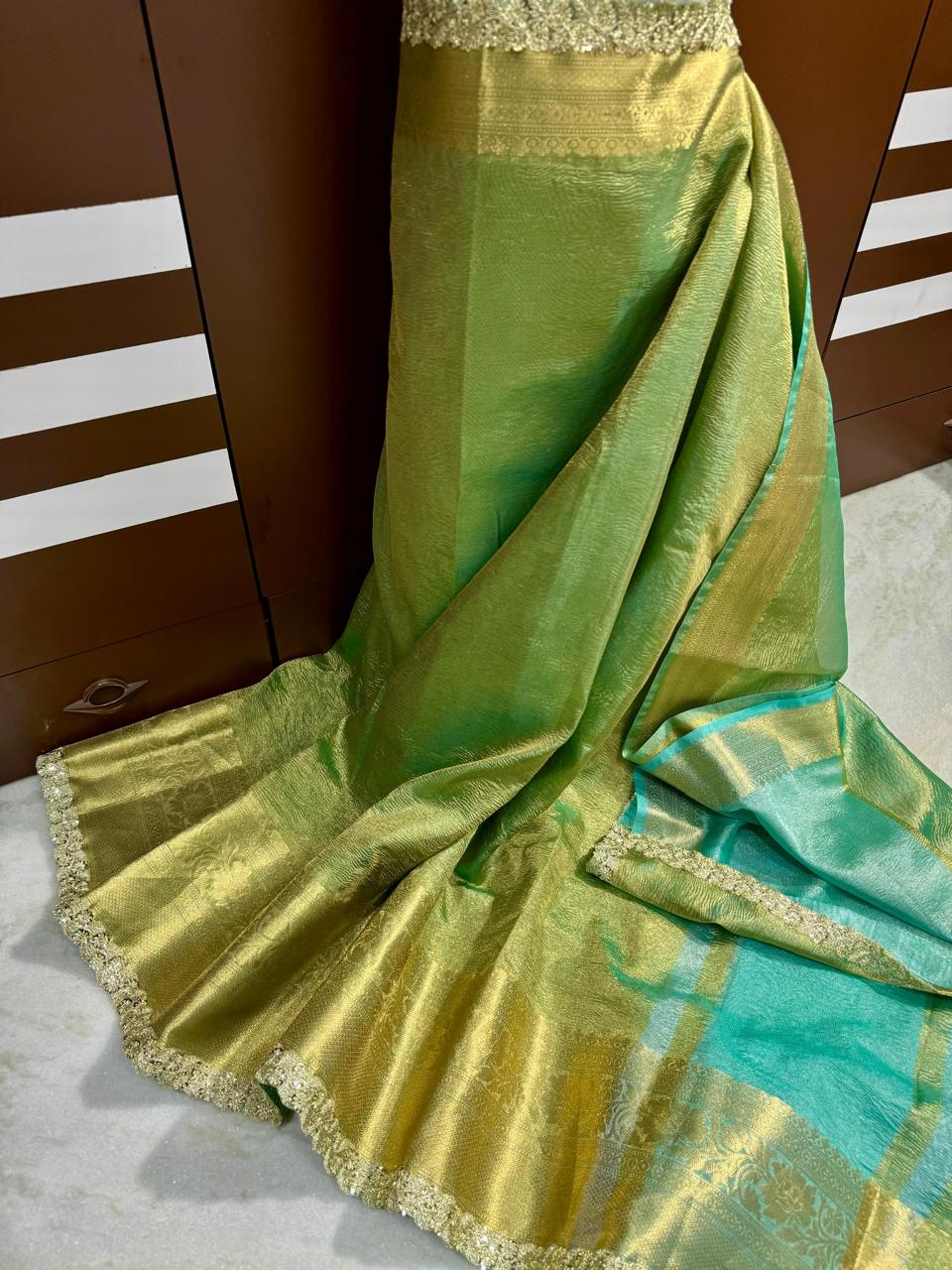 Banarasi dyable soft tissue crushed saree