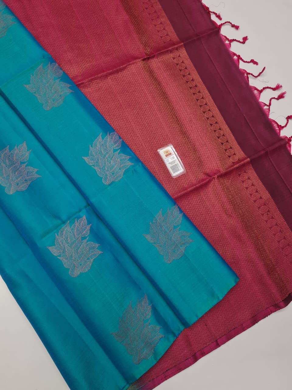 Plain Saree - Buy Plain Simple Saree for Women with Border Online |  Fabcurate