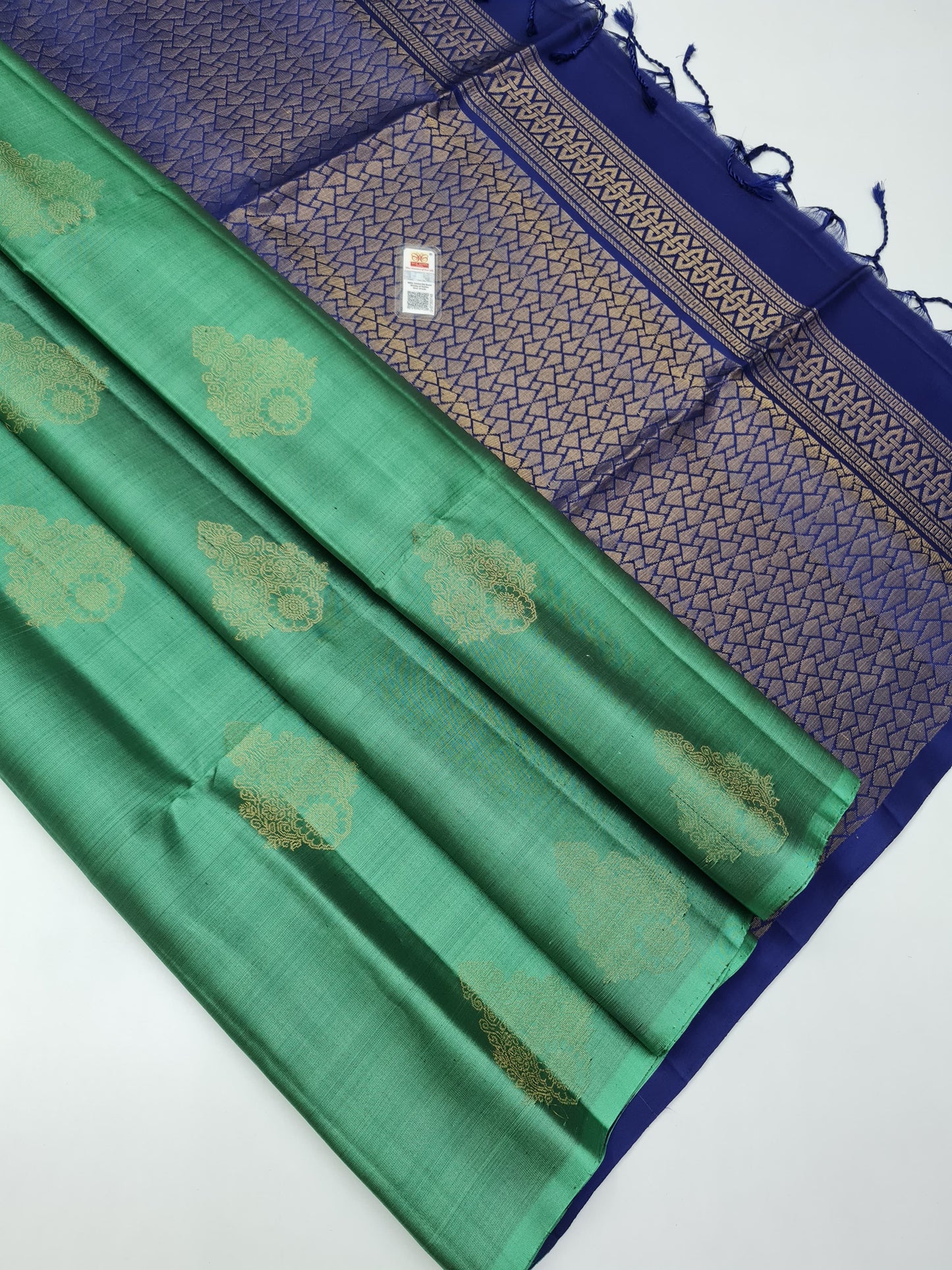 Kanchipuram Pure Borderless Soft Silk Saree