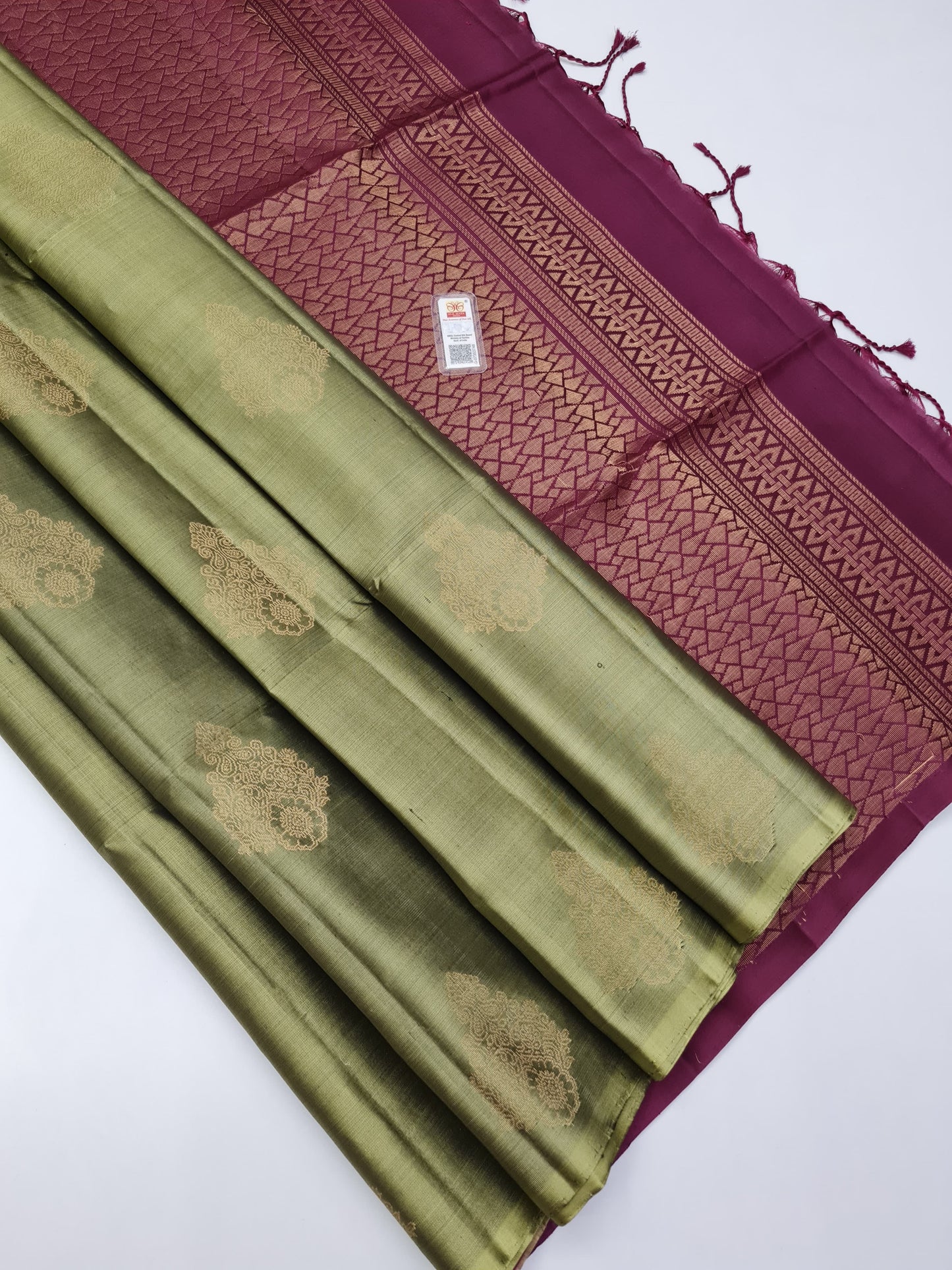 Kanchipuram Pure Borderless Soft Silk Saree