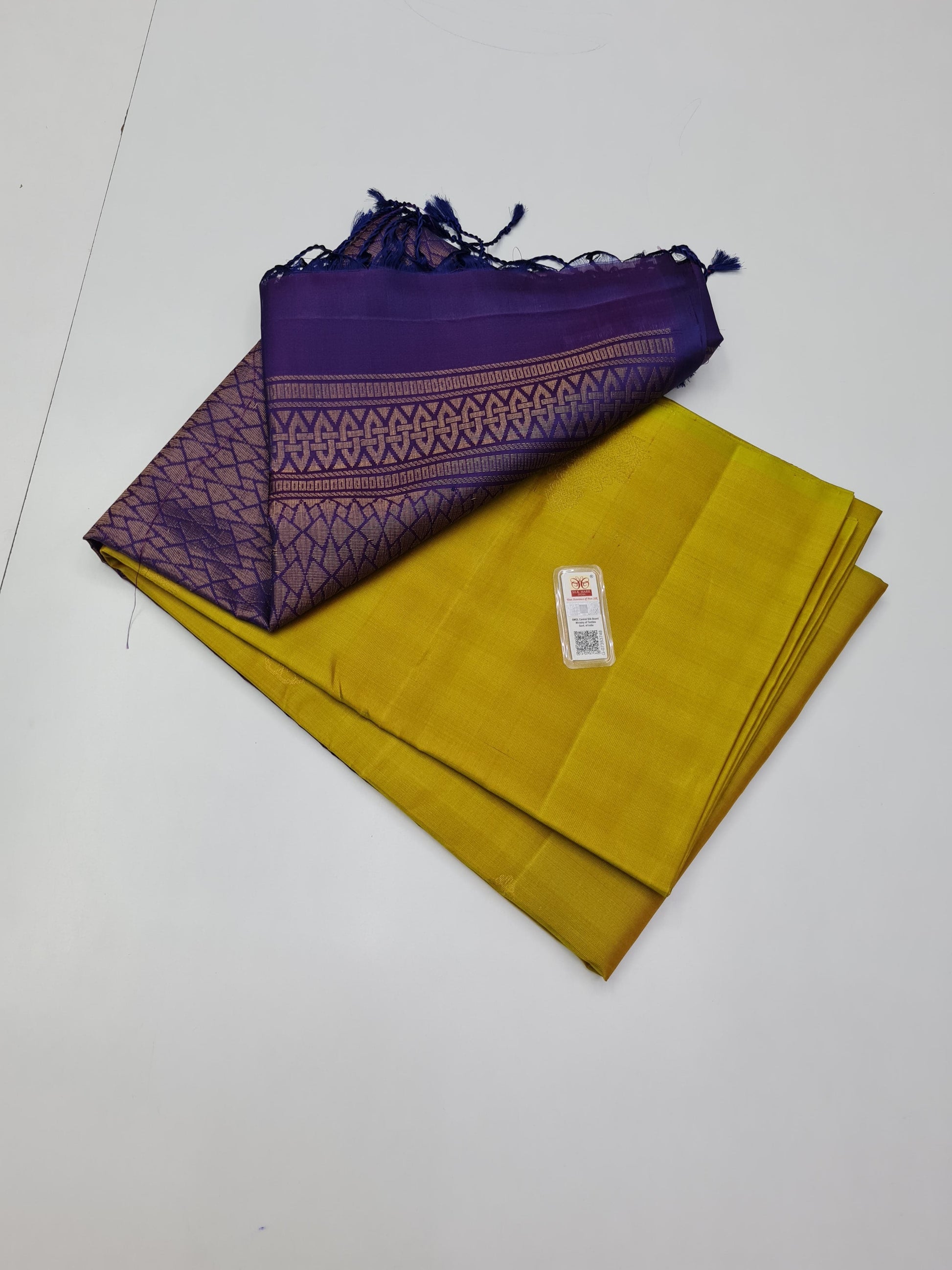 Kanchipuram Pure Borderless Soft Silk Saree