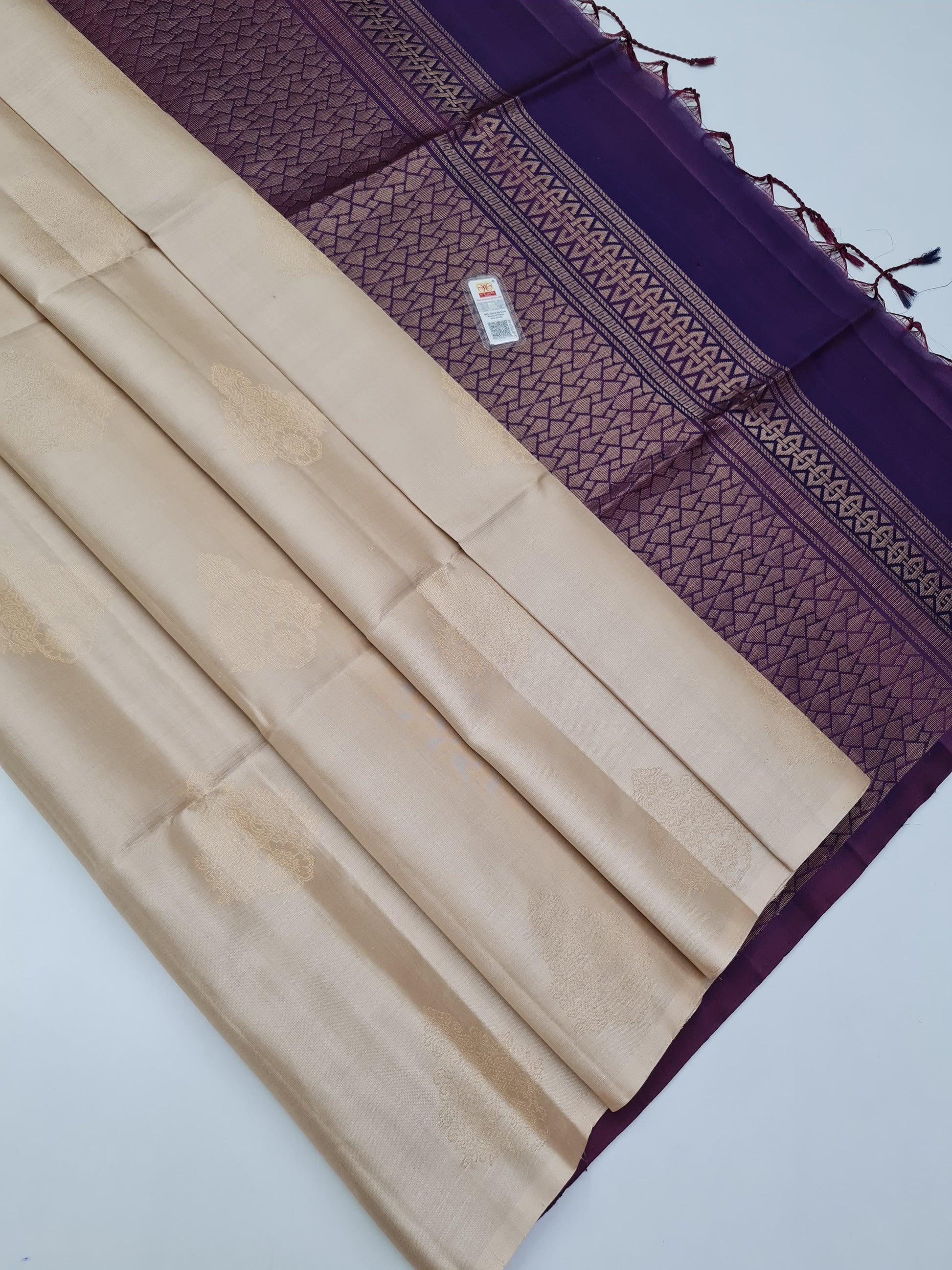 Kanchipuram Pure Borderless Soft Silk Saree