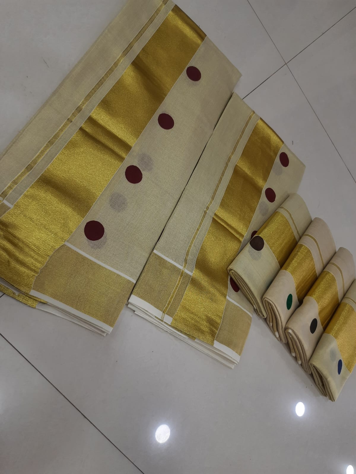 Kerala Set Mundu Neriyath(2.8m) Single with Blue Border & Flower Print –  Keraloom