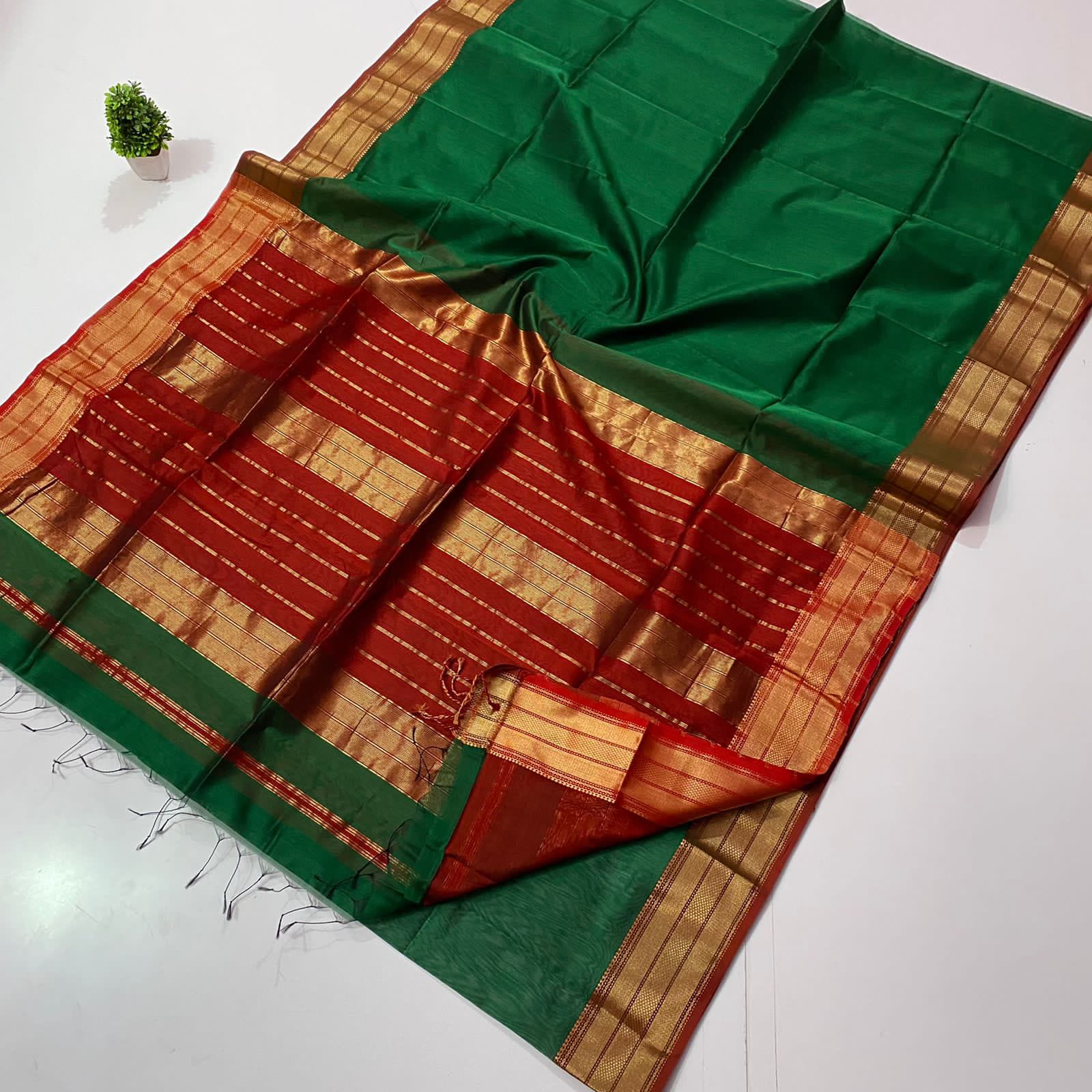 Maheshwari Chatai Border Handwoven Saree