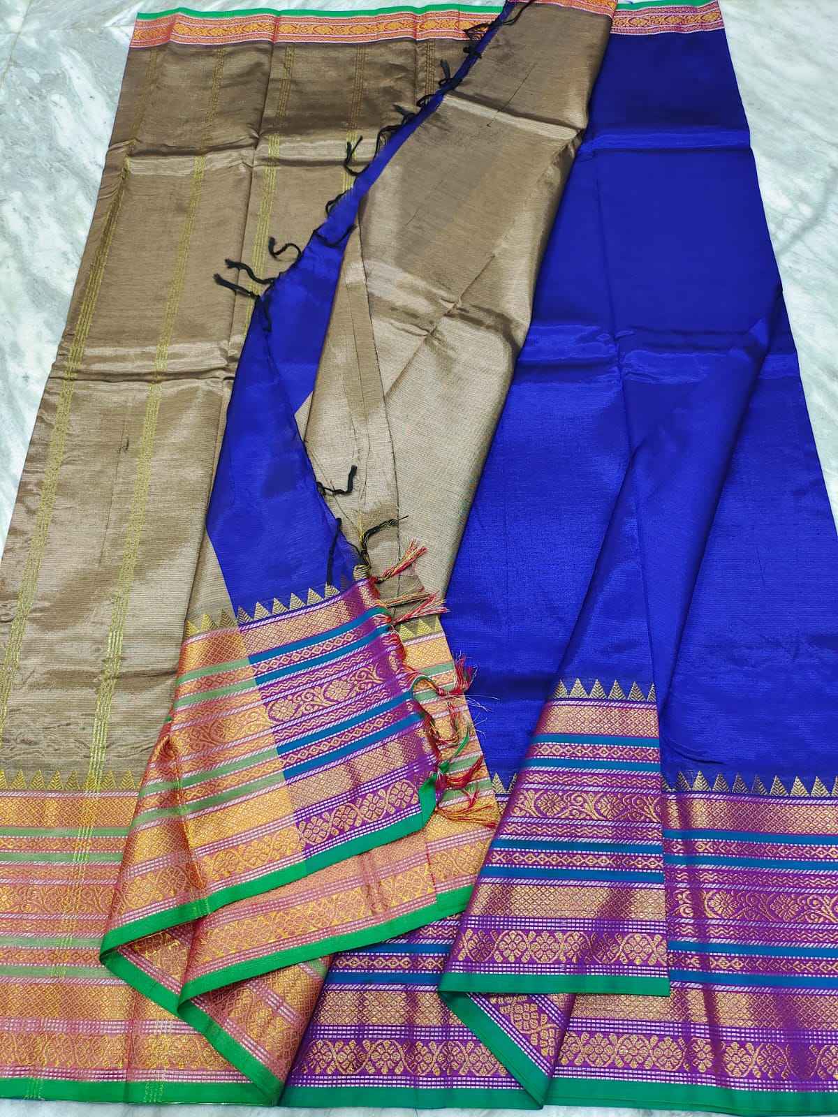 Stylish Kanjeevaram Silk Saree with Softy Big Border & Gold Zari Motifs |  Silk sarees online shopping, Fancy sarees, Silk sarees online