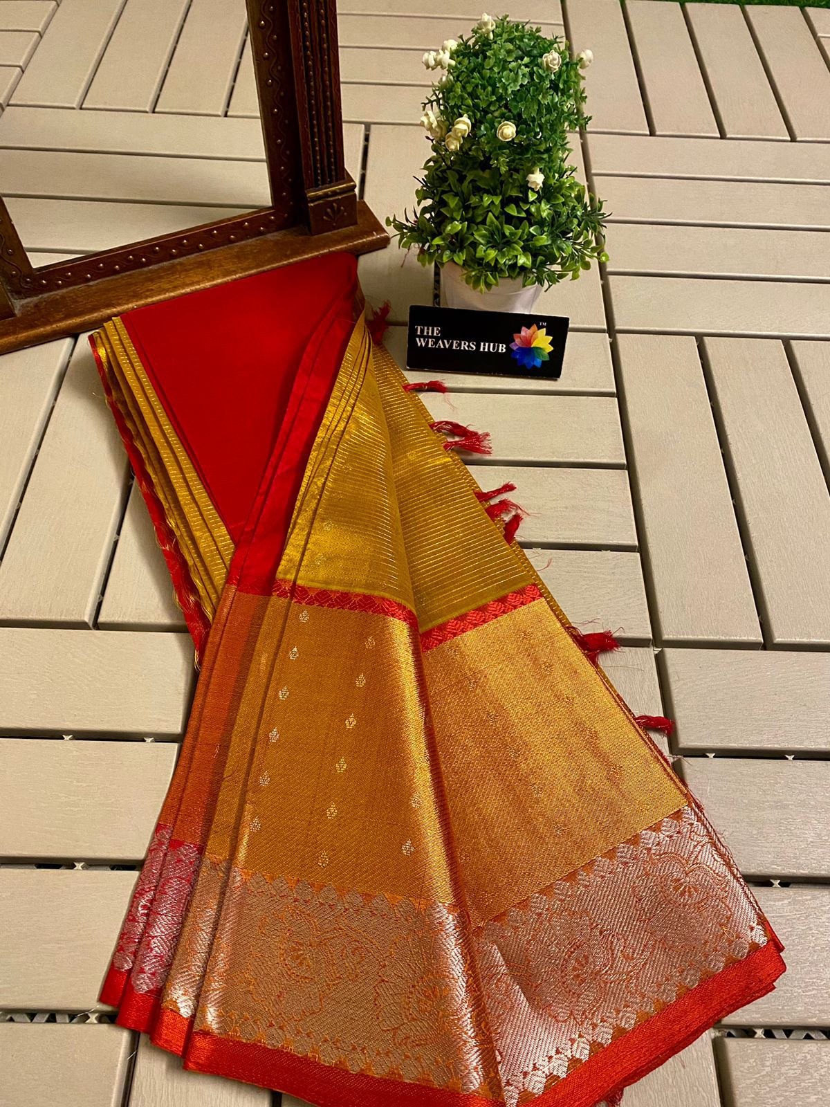 Mangalagiri pure kuppatam pattu kanchi border butta work saree