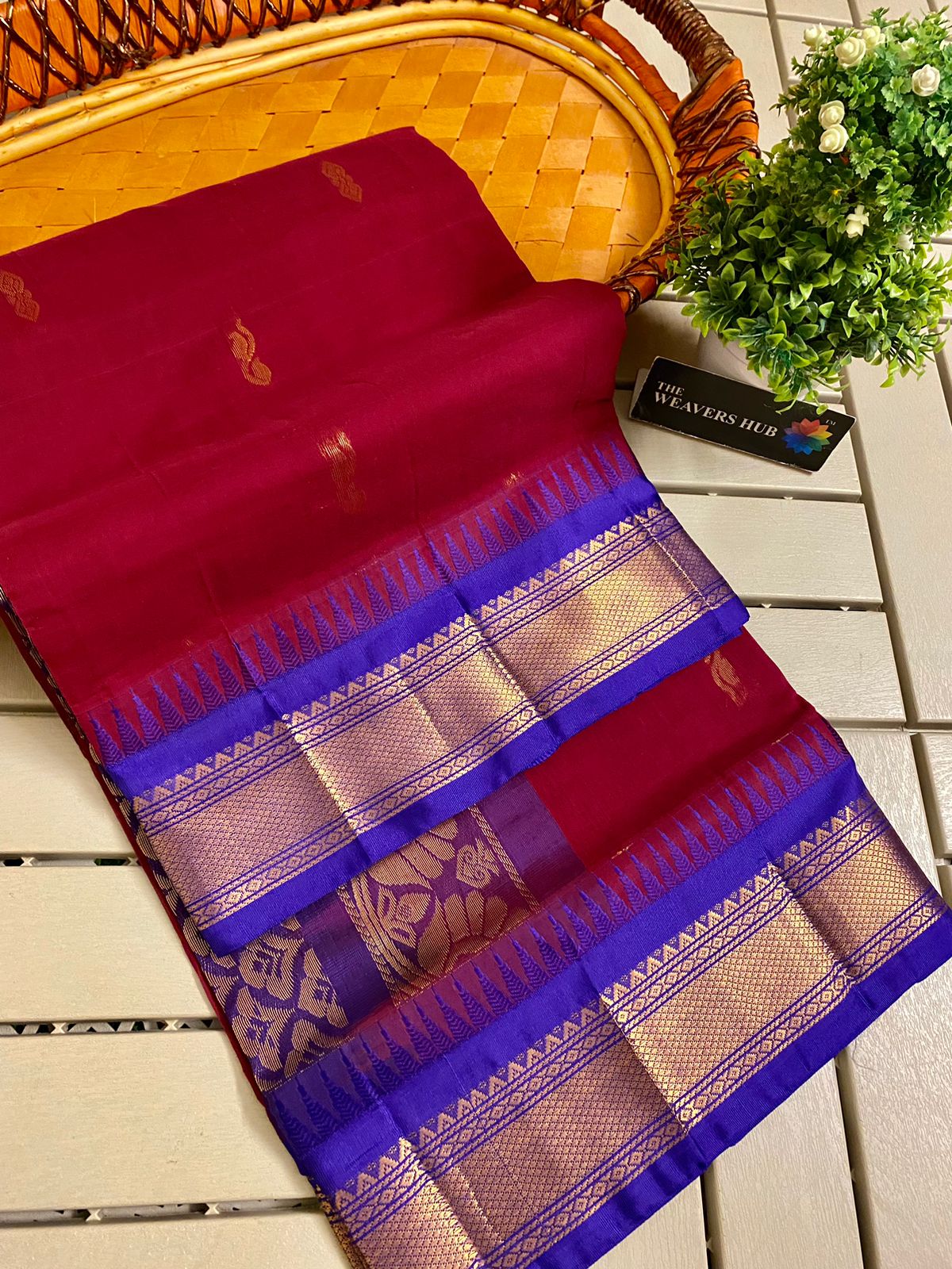 gadwal zari buti saree with contrast checks boader | Checks saree, Saree,  Cotton sarees online