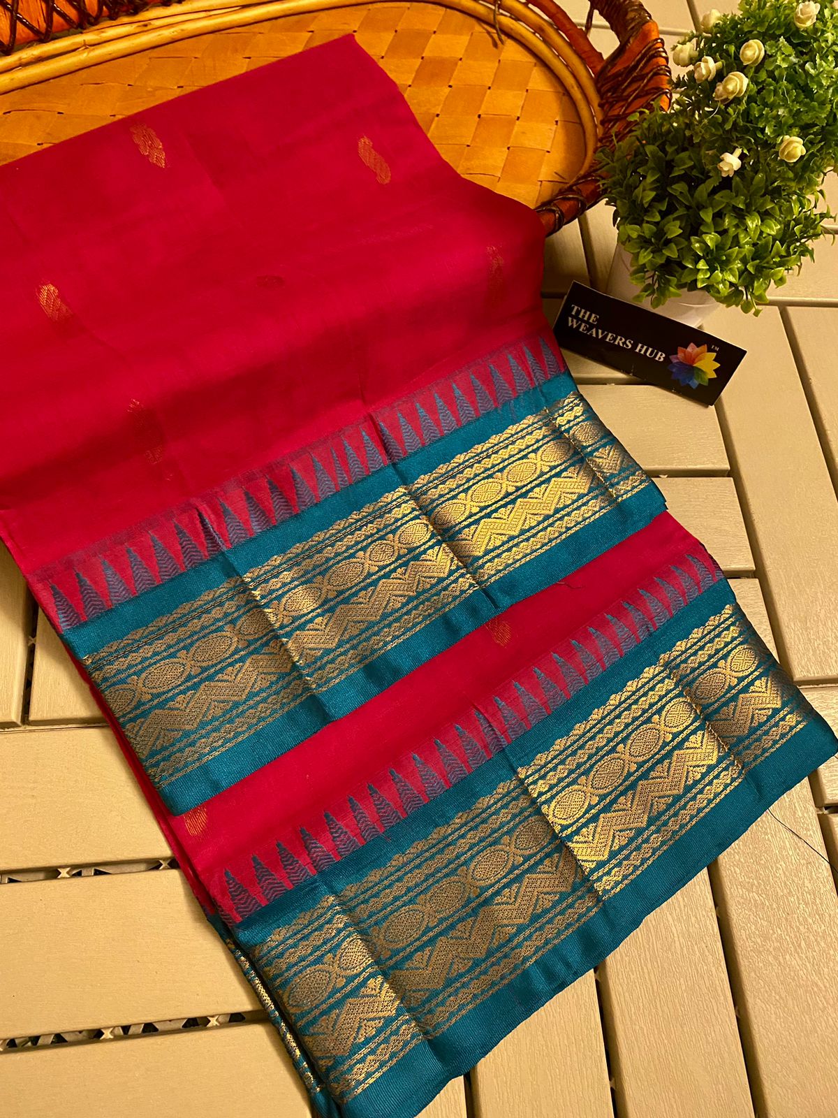 Pure Handloom Gadwal Cotton Saree