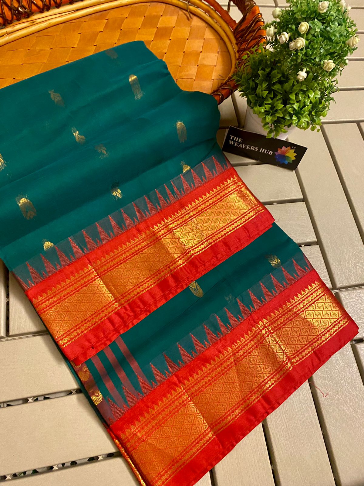 Pure Handloom Gadwal Cotton Saree