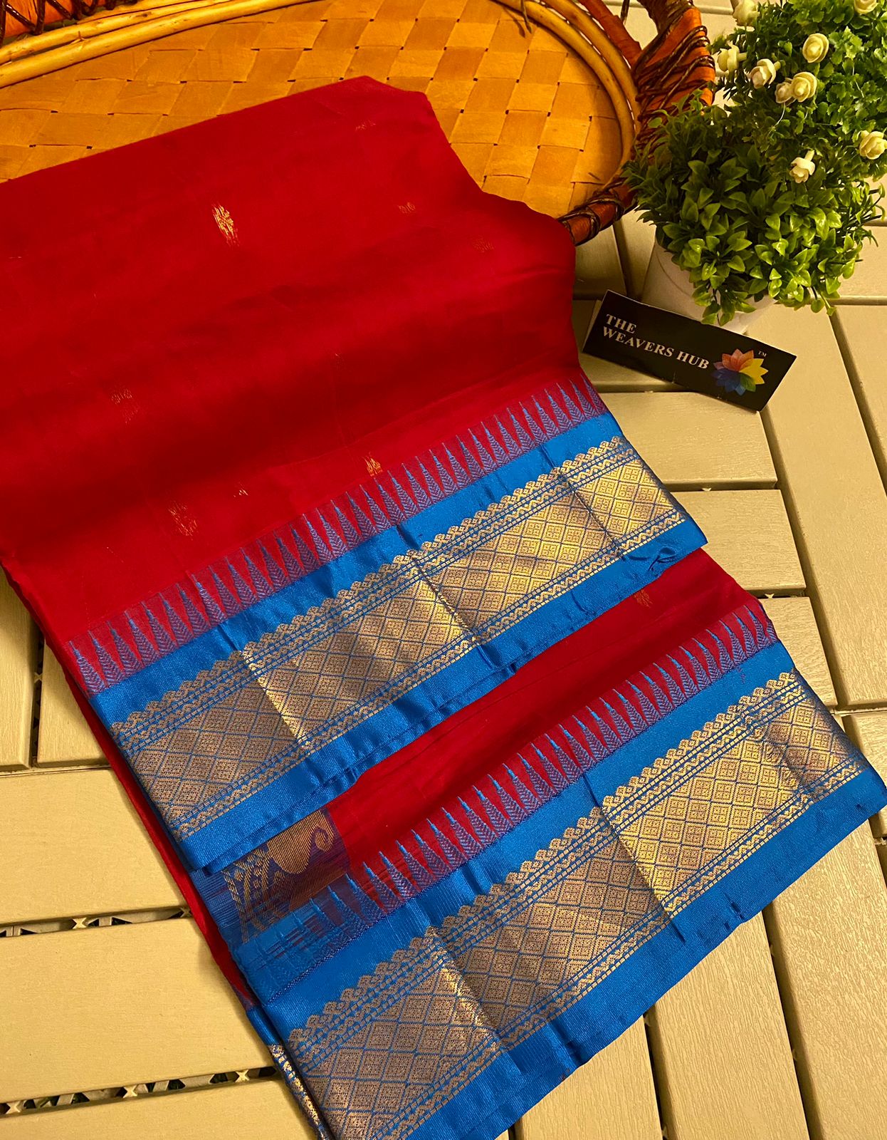 Pure Handloom Gadwal Cotton Saree