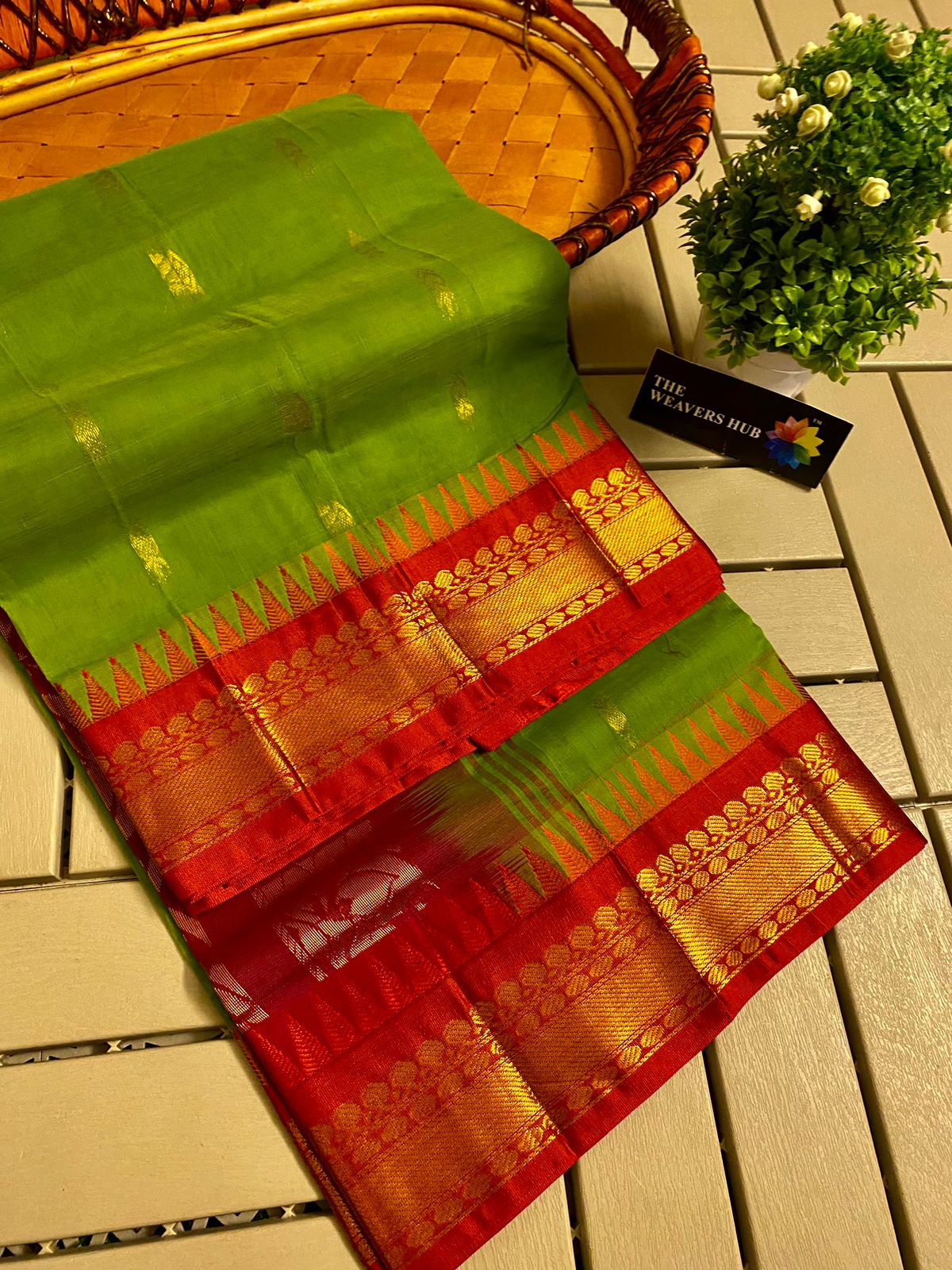 Pure Handloom Gadwal Cotton Saree