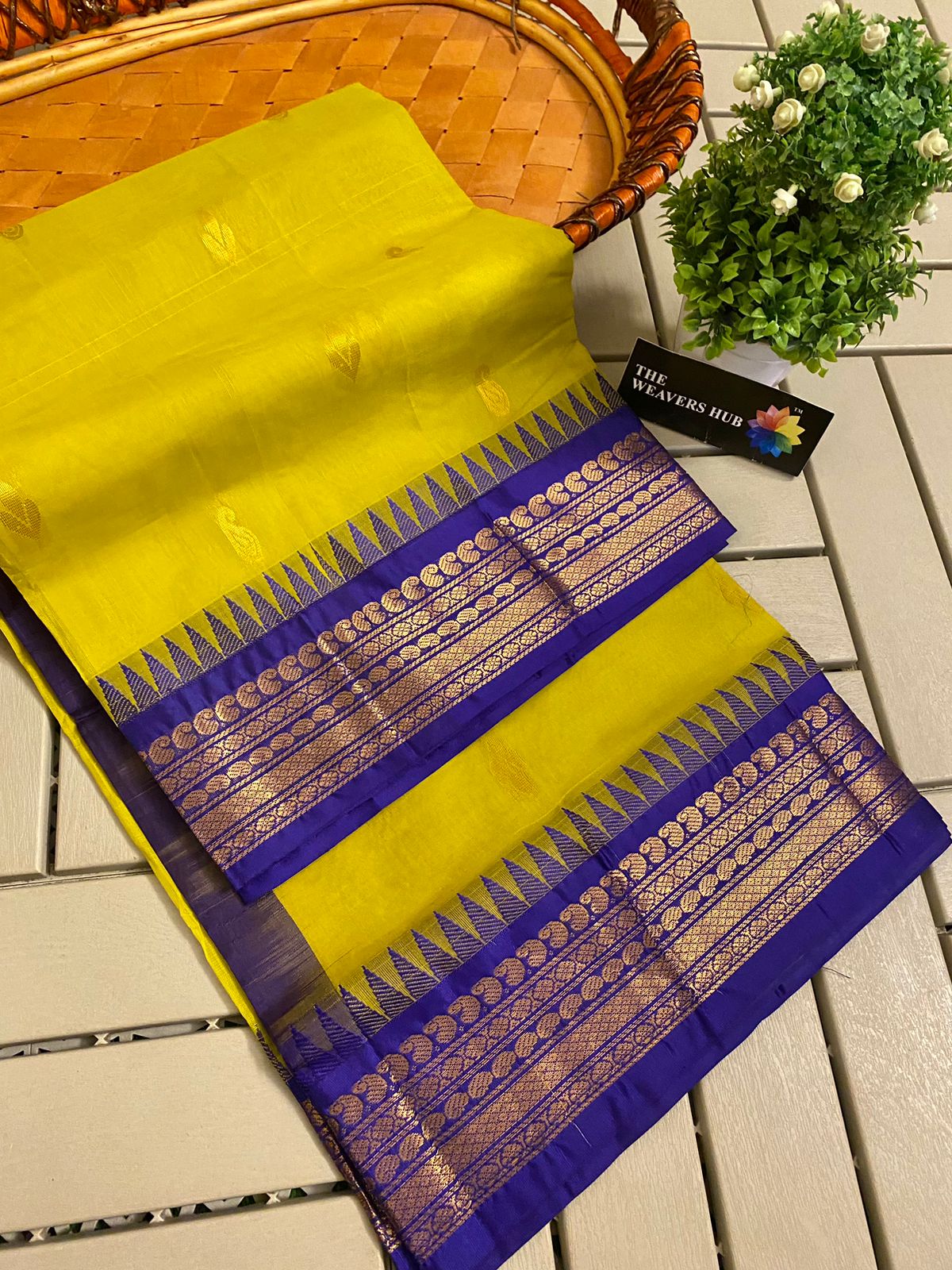 Pure Handloom Gadwal Cotton Saree