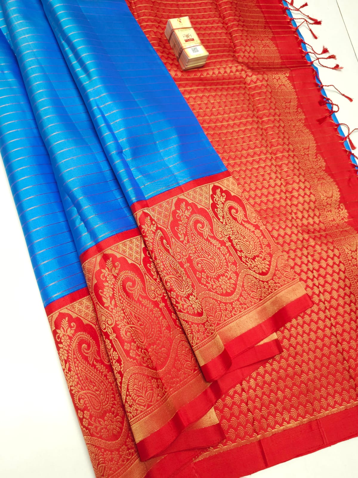 Peacock Motifs Woven Red Green Kanchipuram Pattu Saree – SHANGRILA DESIGNER