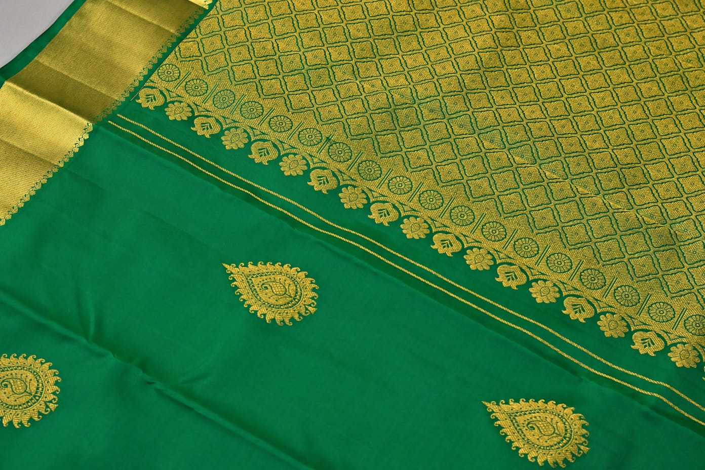 Pure Handloom Kanchipuram Leaf Green Colour Silk Saree