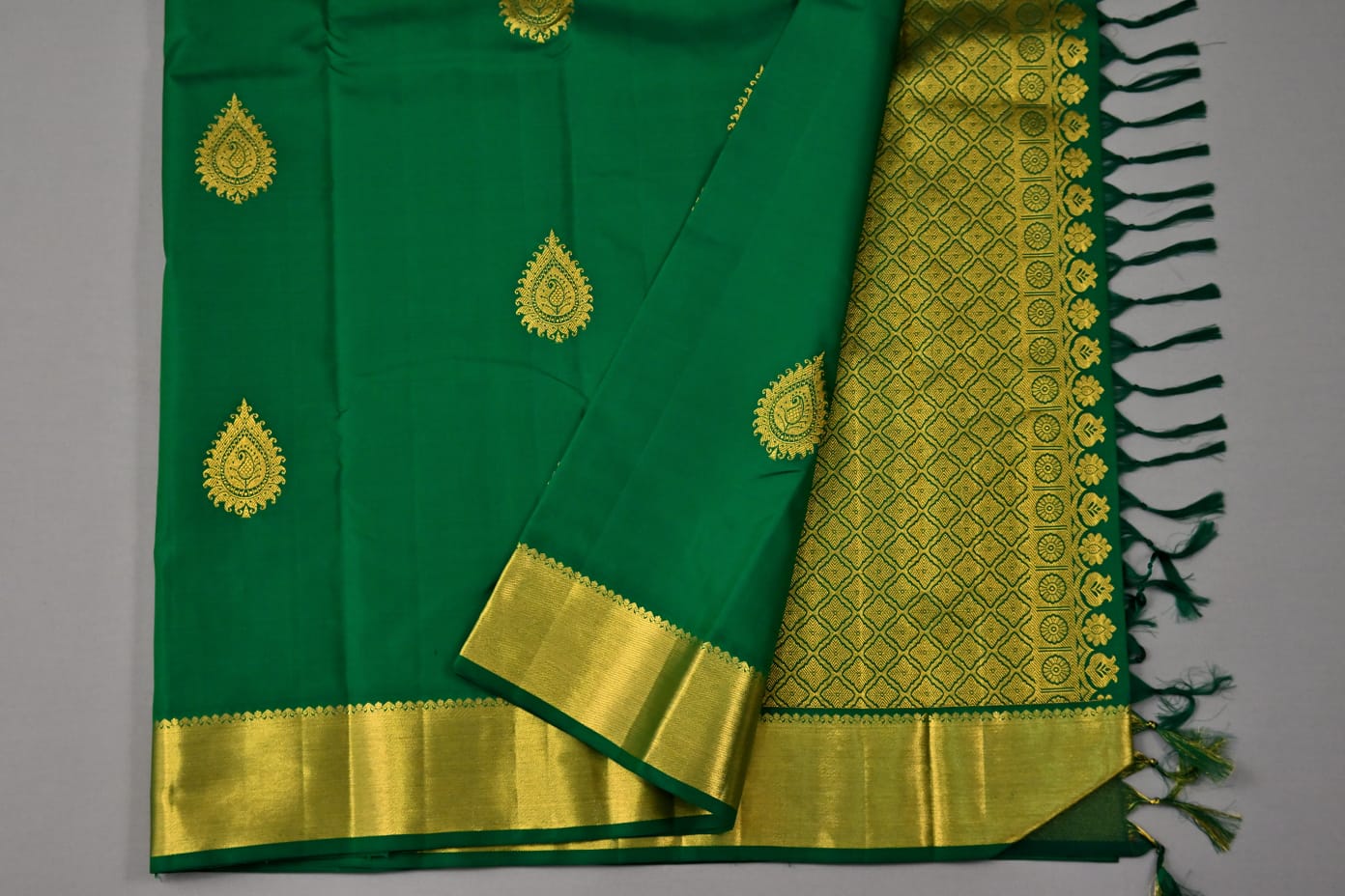 Pure Handloom Kanchipuram Leaf Green Colour Silk Saree