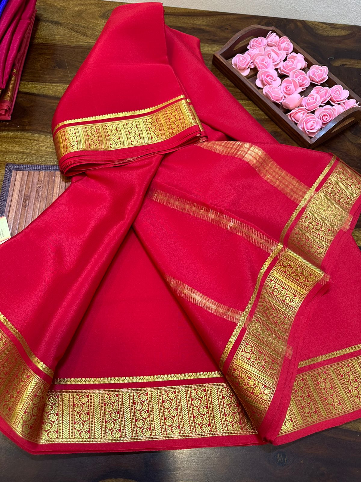 Shop the Green Mysore Handloom Pure Crepe Silk Saree - Exquisite Elegance!  – Luxurion World