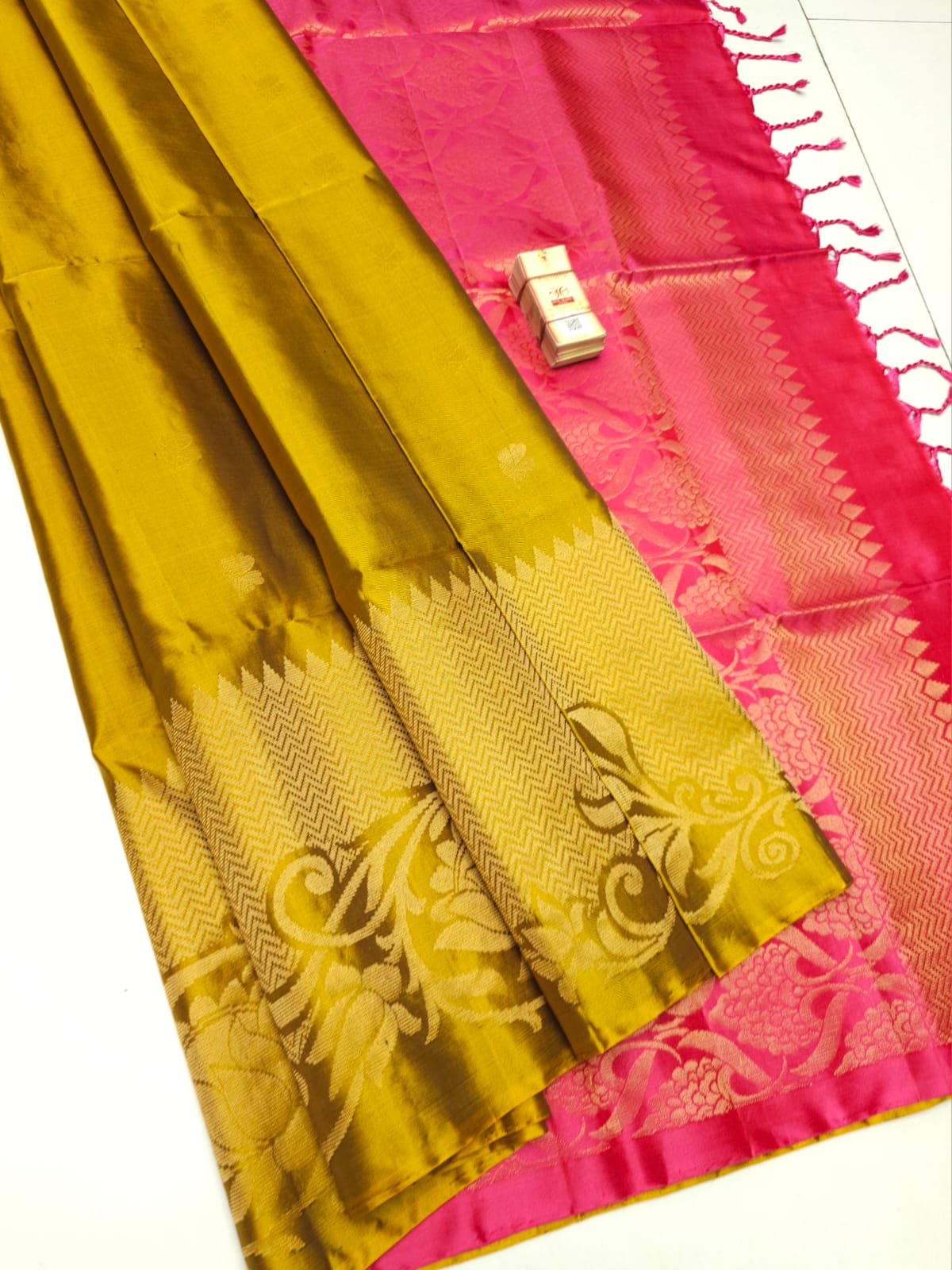 THE ALMAARI 215 PURE SOFT SILK SAREE at Rs.649/Piece in surat offer by  Priyal Fashion