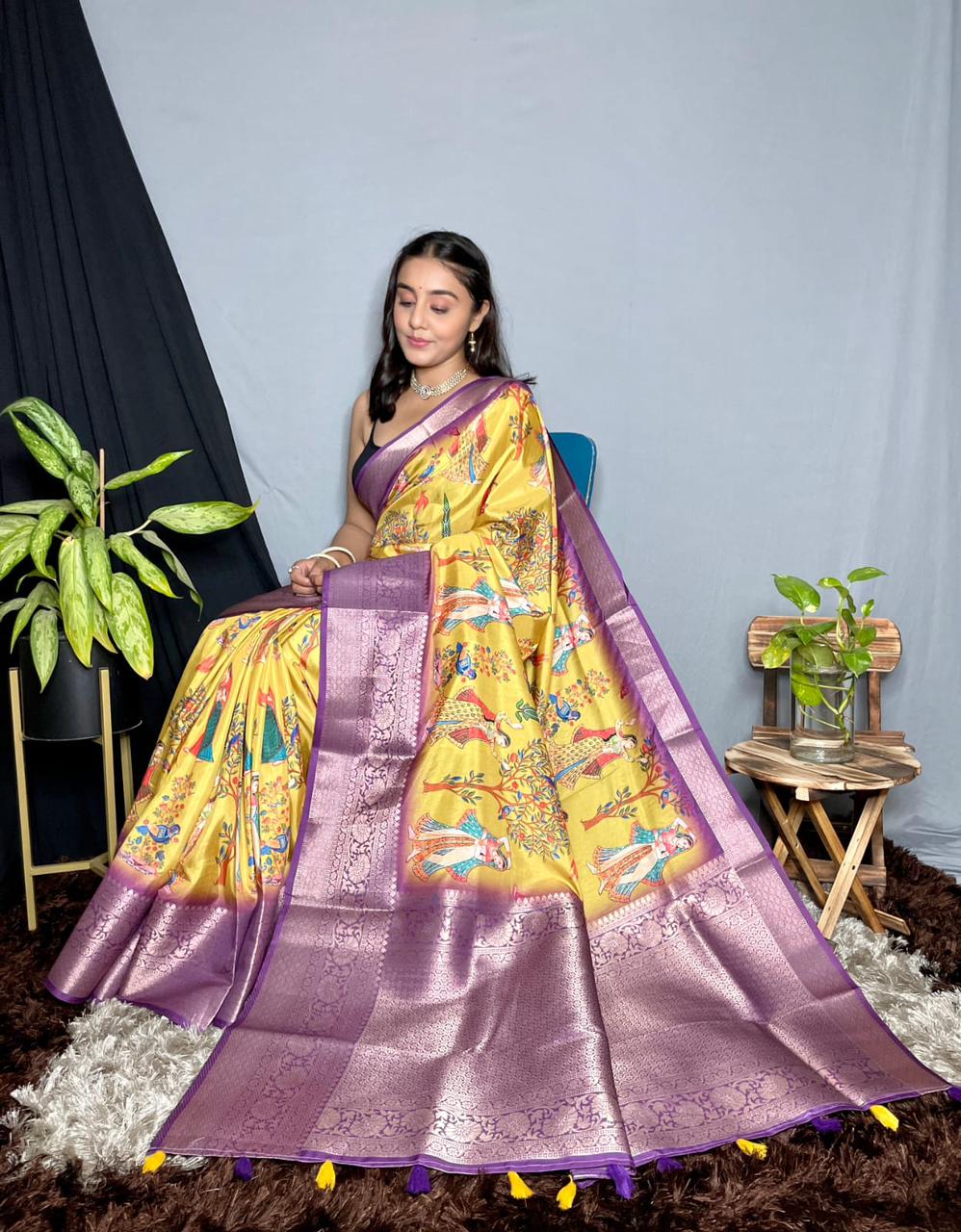 Borderless peach semi-soft silk saree with floral buttas, contrast pallu  features floral designs