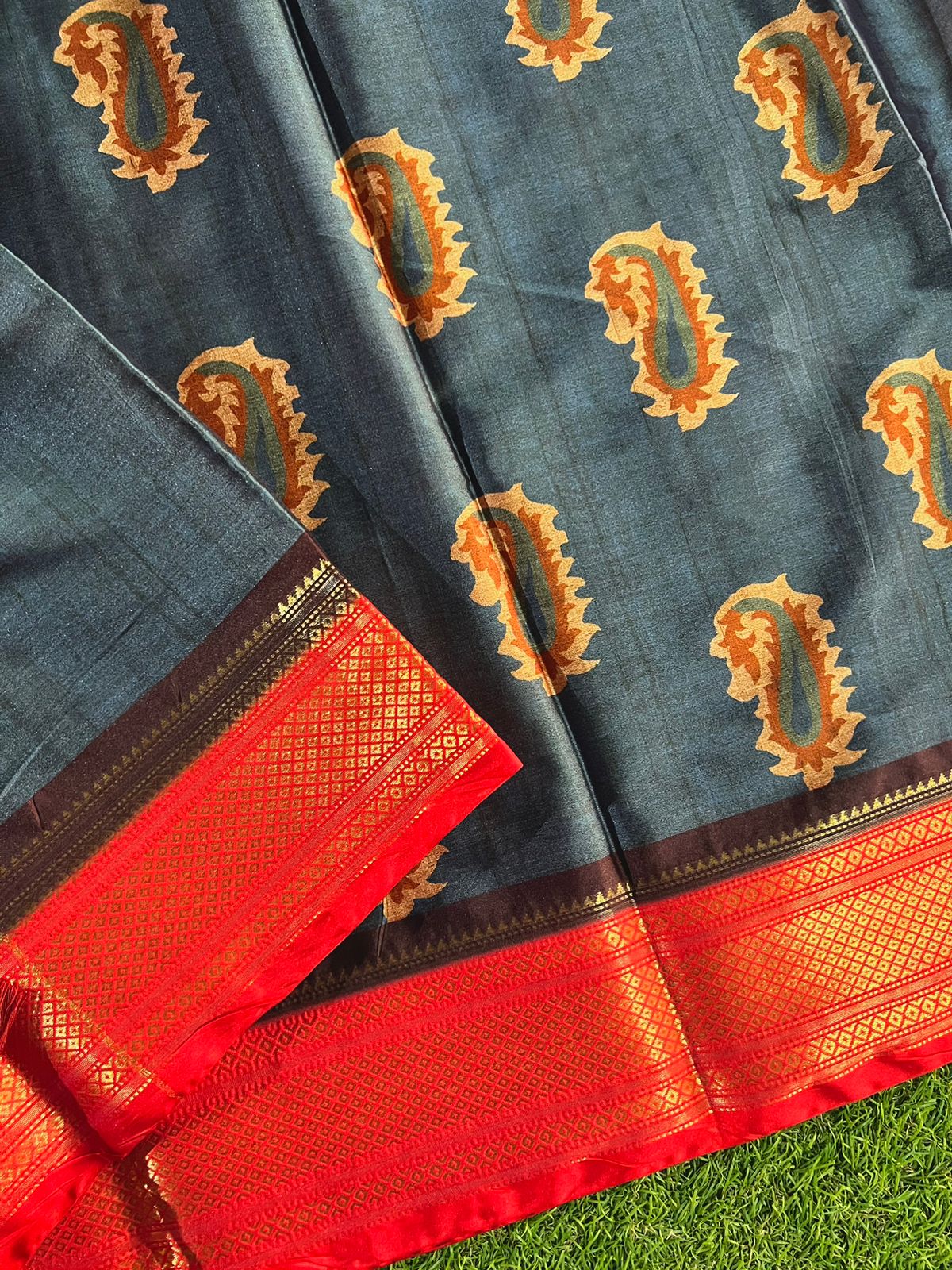 Buy Blue Sarees for Women by VARJA Online | Ajio.com