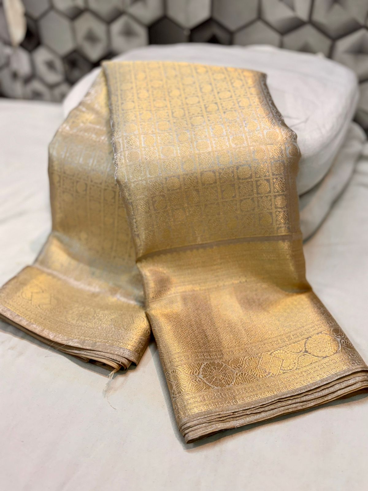 Tanchoi tissue silk saree