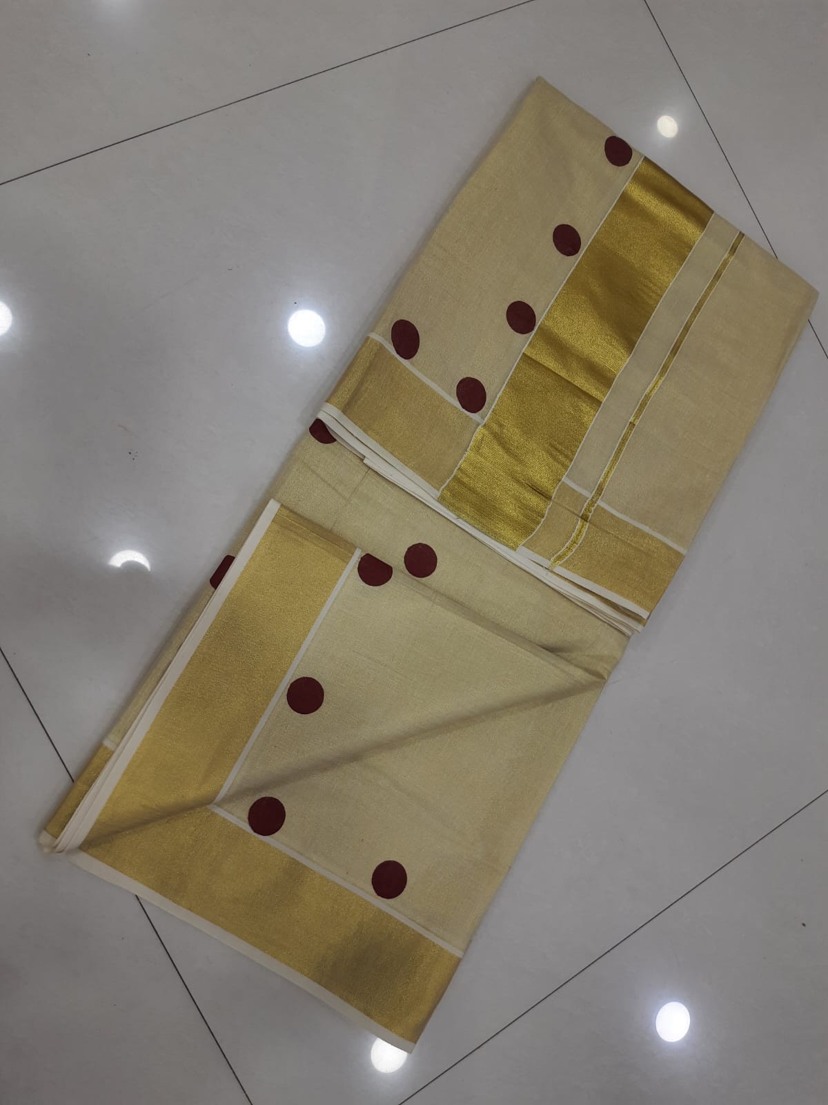 Kasavu Saree – kaitharikada.com