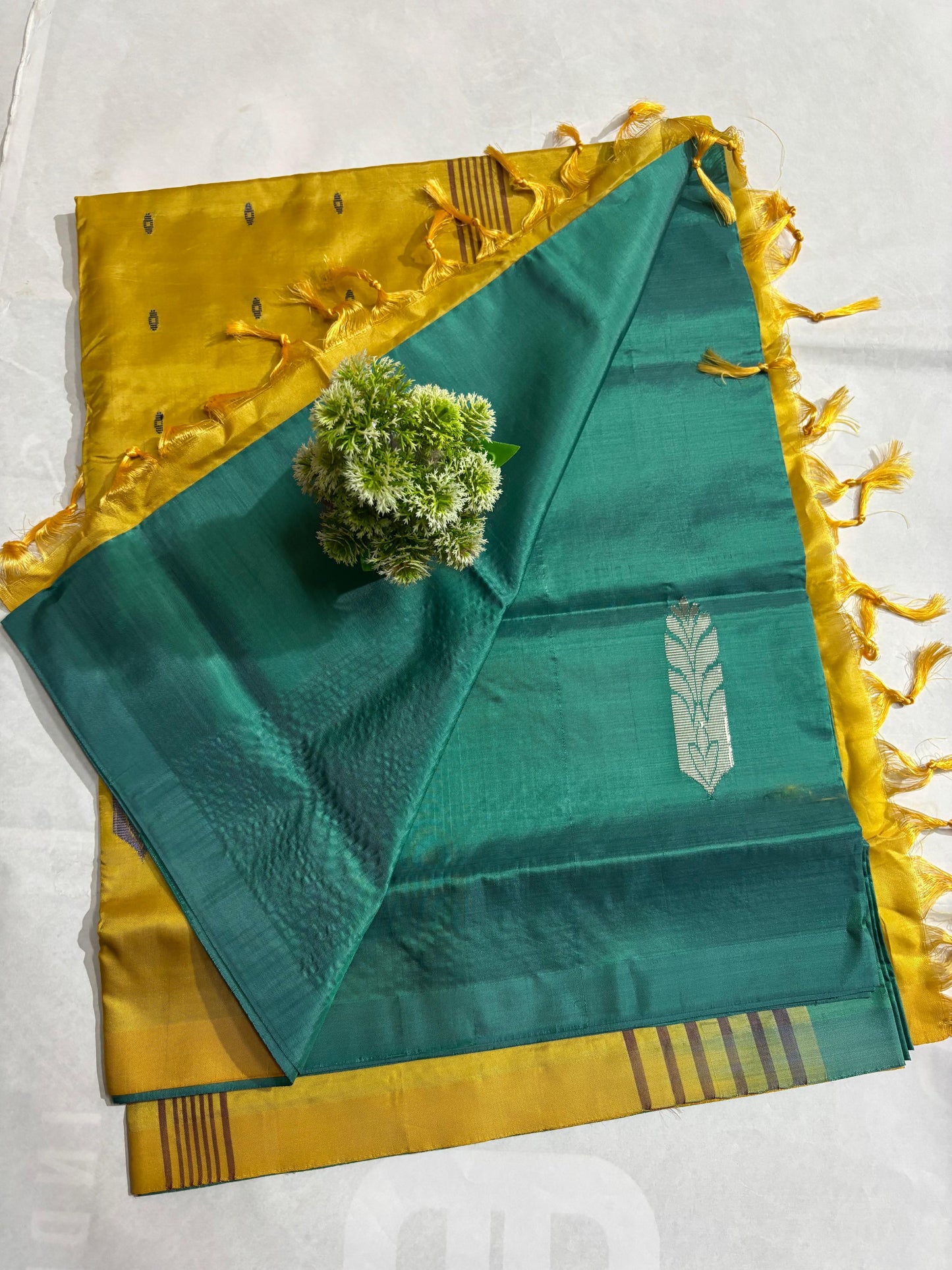 Vaalai Pattu Saree With Blouse