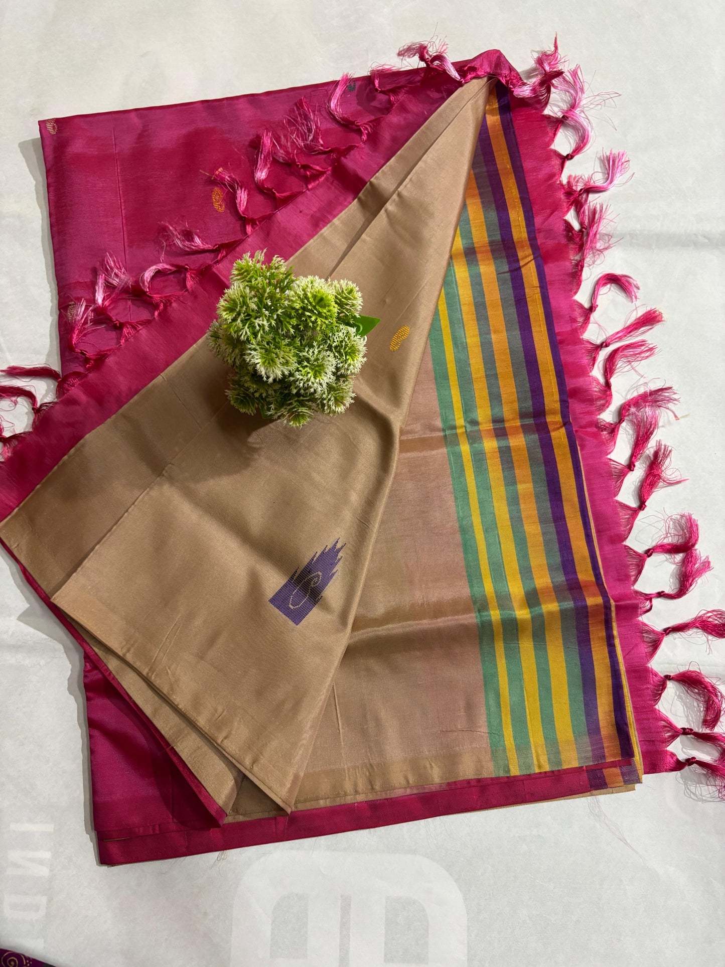 Vaalai Pattu Saree With Blouse