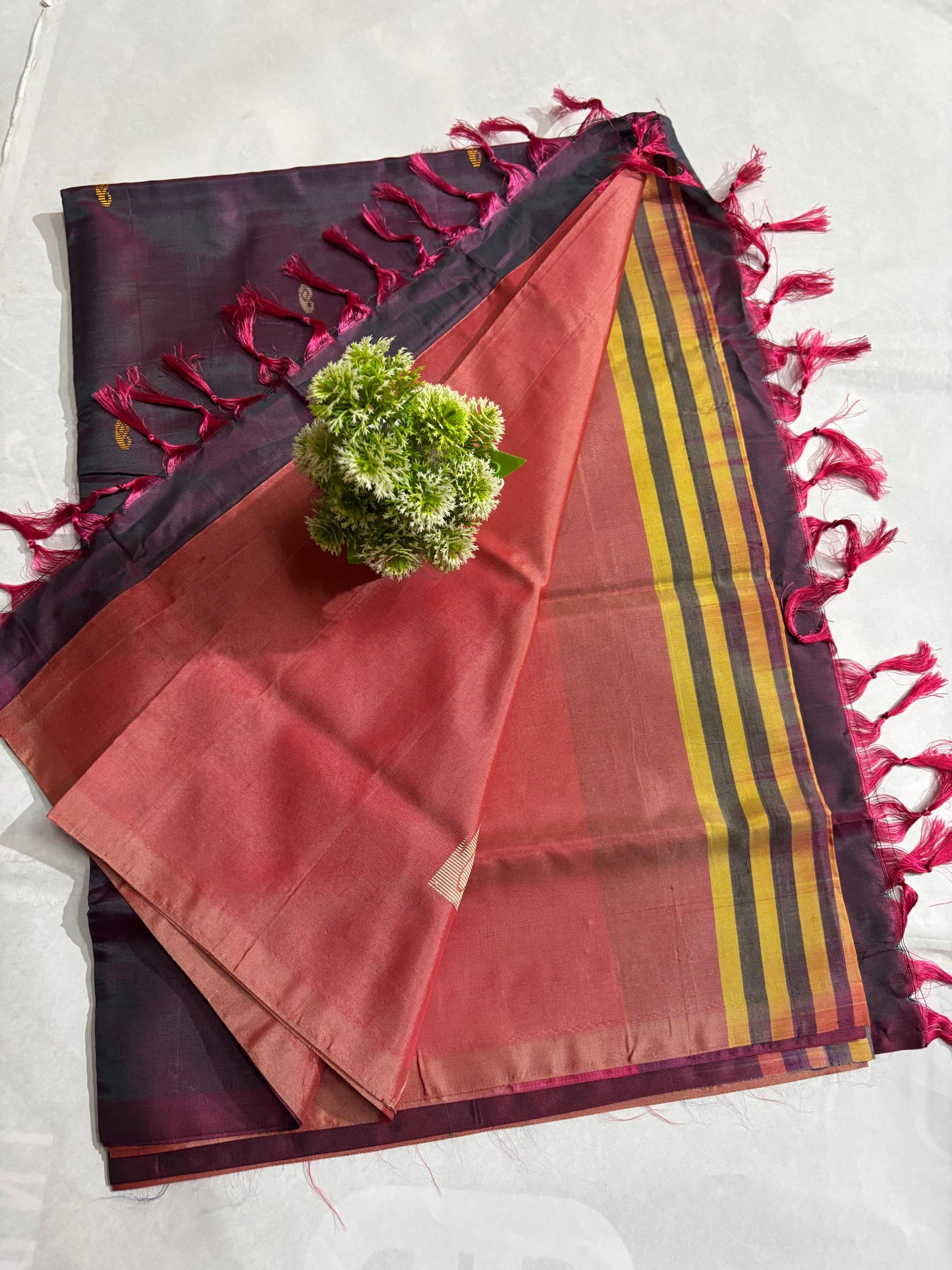 Vaalai Pattu Saree With Blouse