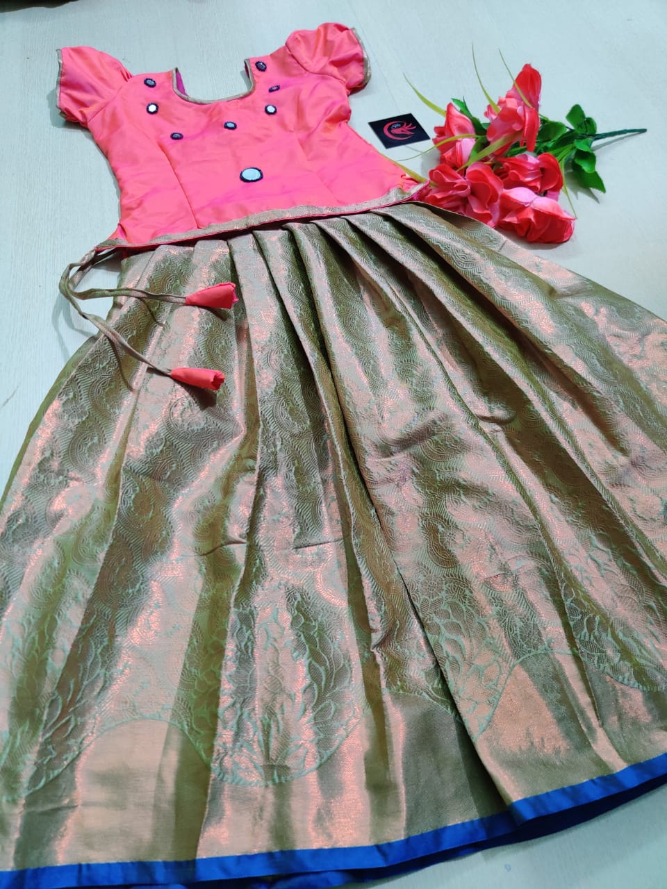 Buy Green Linen Satin Embroidered Little Blouse With Leheriya Lehenga For  Girls by Banana Bee Online at Aza Fashions.