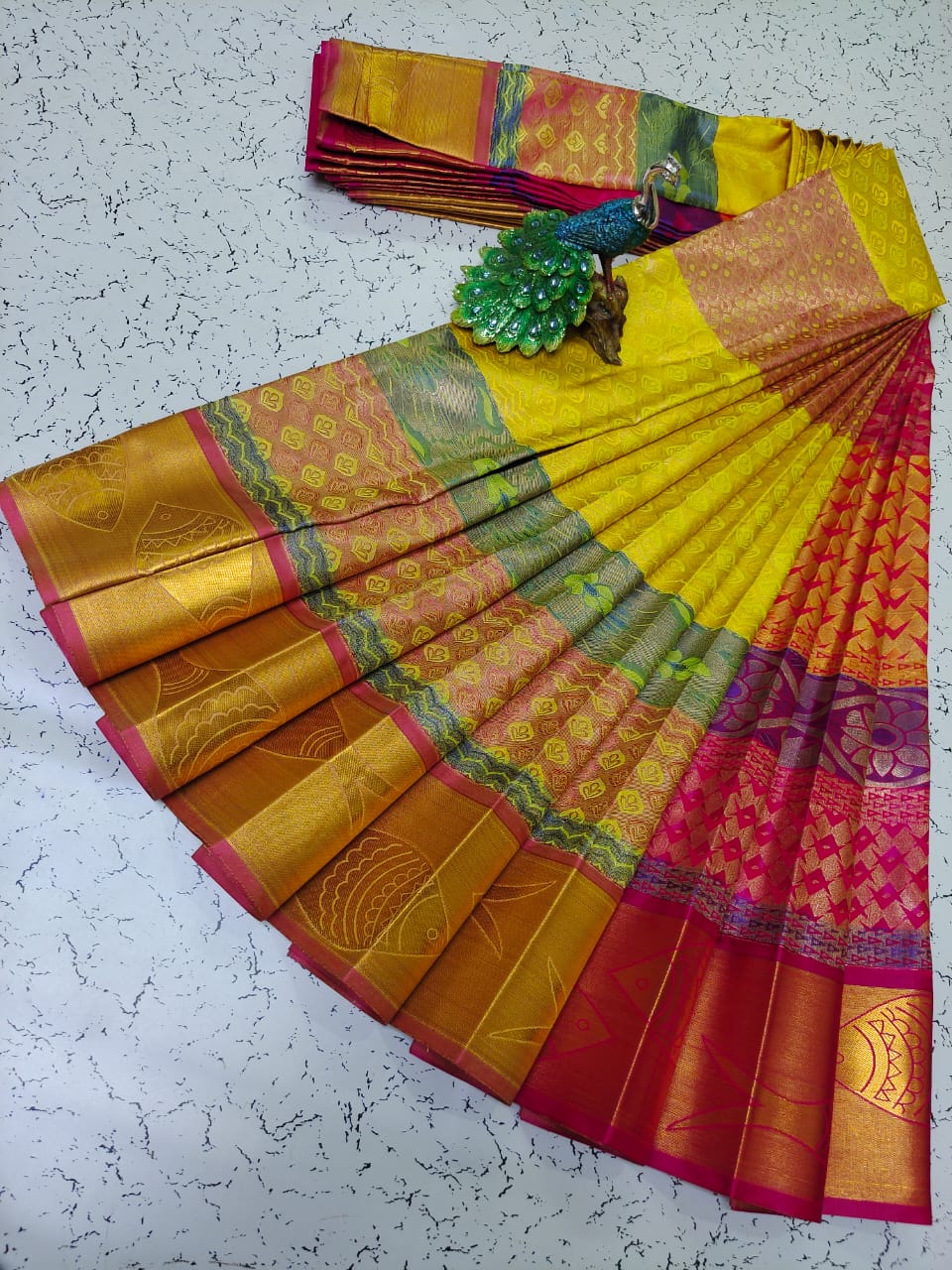 Banarasi Glossy Semi Silk Saree With Zari Weaving & Contrast Skirt Bor –  Banarasikargha