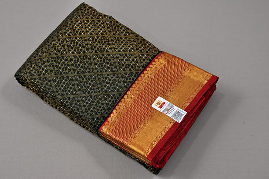 Kanchipuram handloom pure silk in bottle green and maroon color saree - Vannamayil Fashions