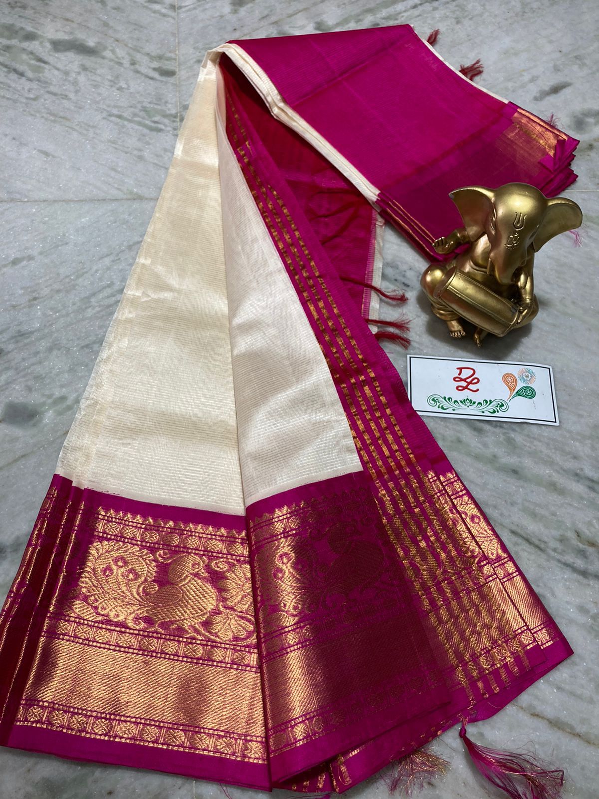 Buy White & Green Sarees for Women by GRUBSTAKER Online | Ajio.com