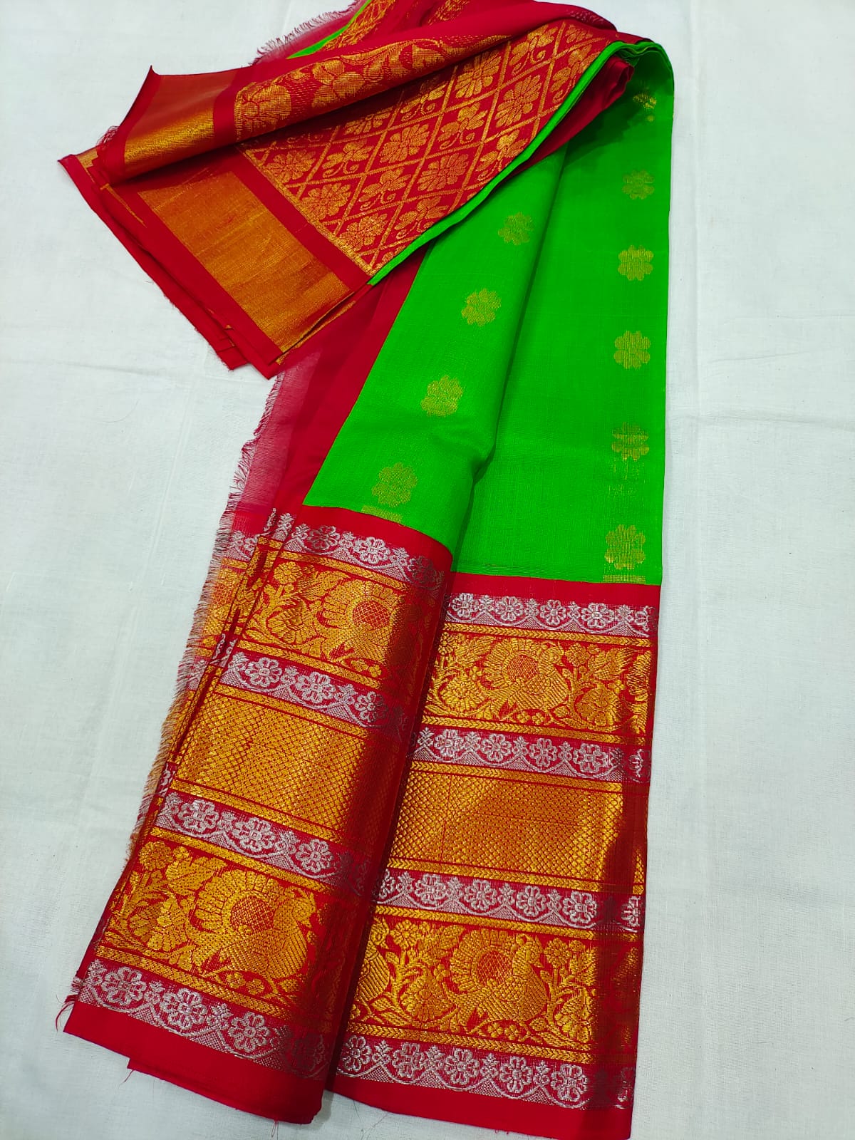 Green kuppadam cotton saree with zari buttas, zari border & contrast pallu  of floral & leaf designs