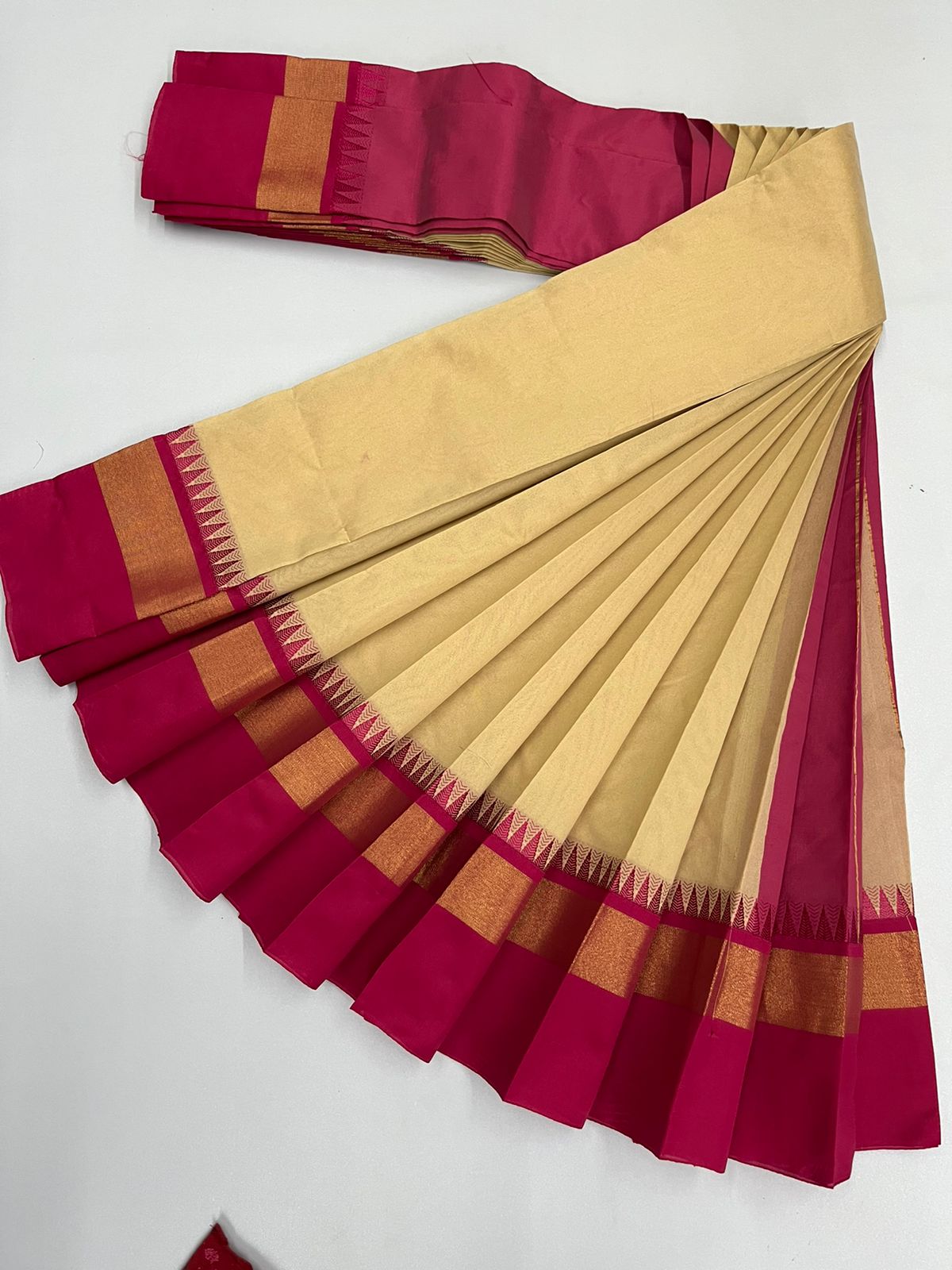 Silk cotton plain saree - Vannamayil Fashions