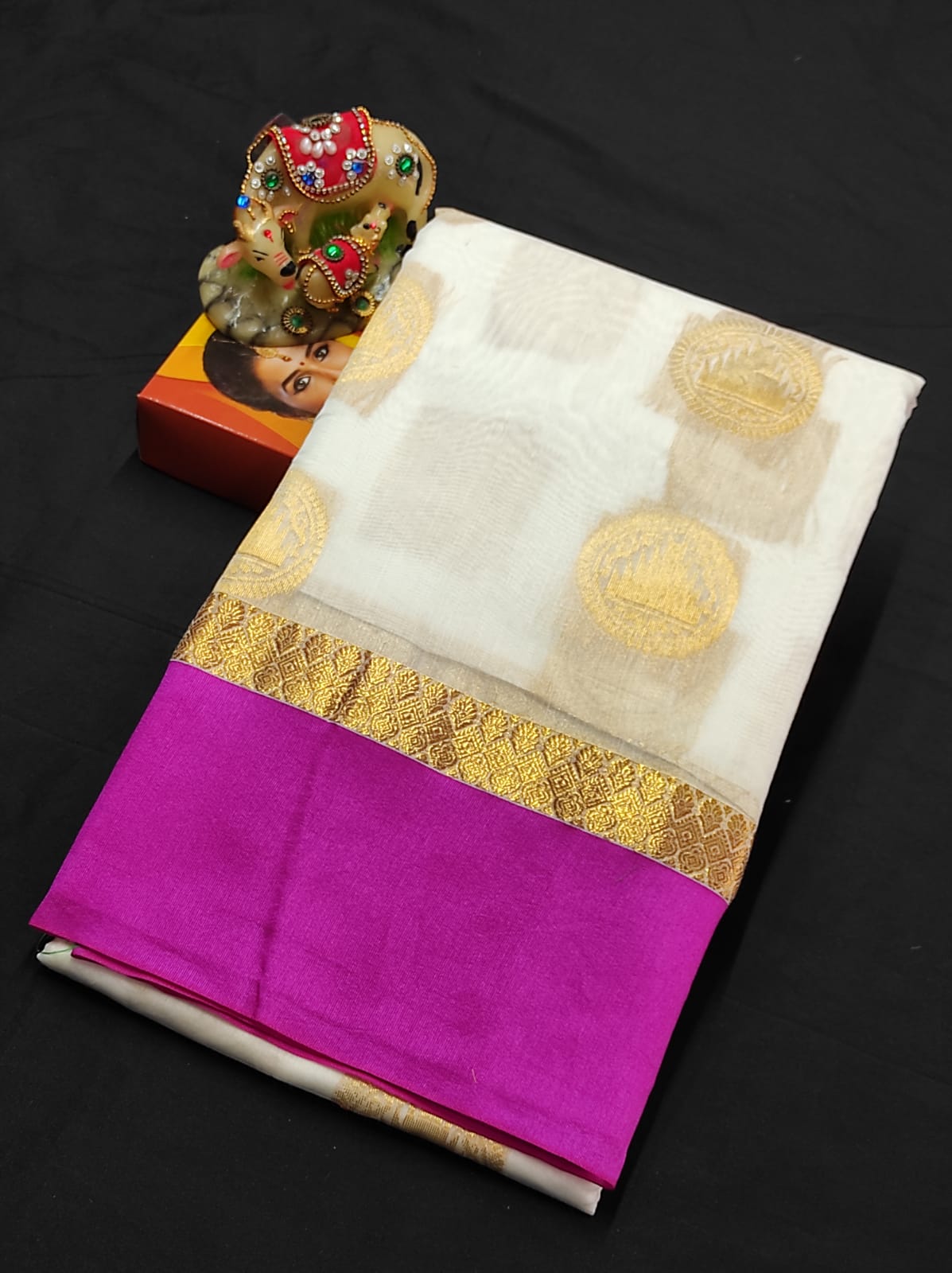 Purely handwoven plain mangalagiri handloom cotton saree –  www.vannamayil.com