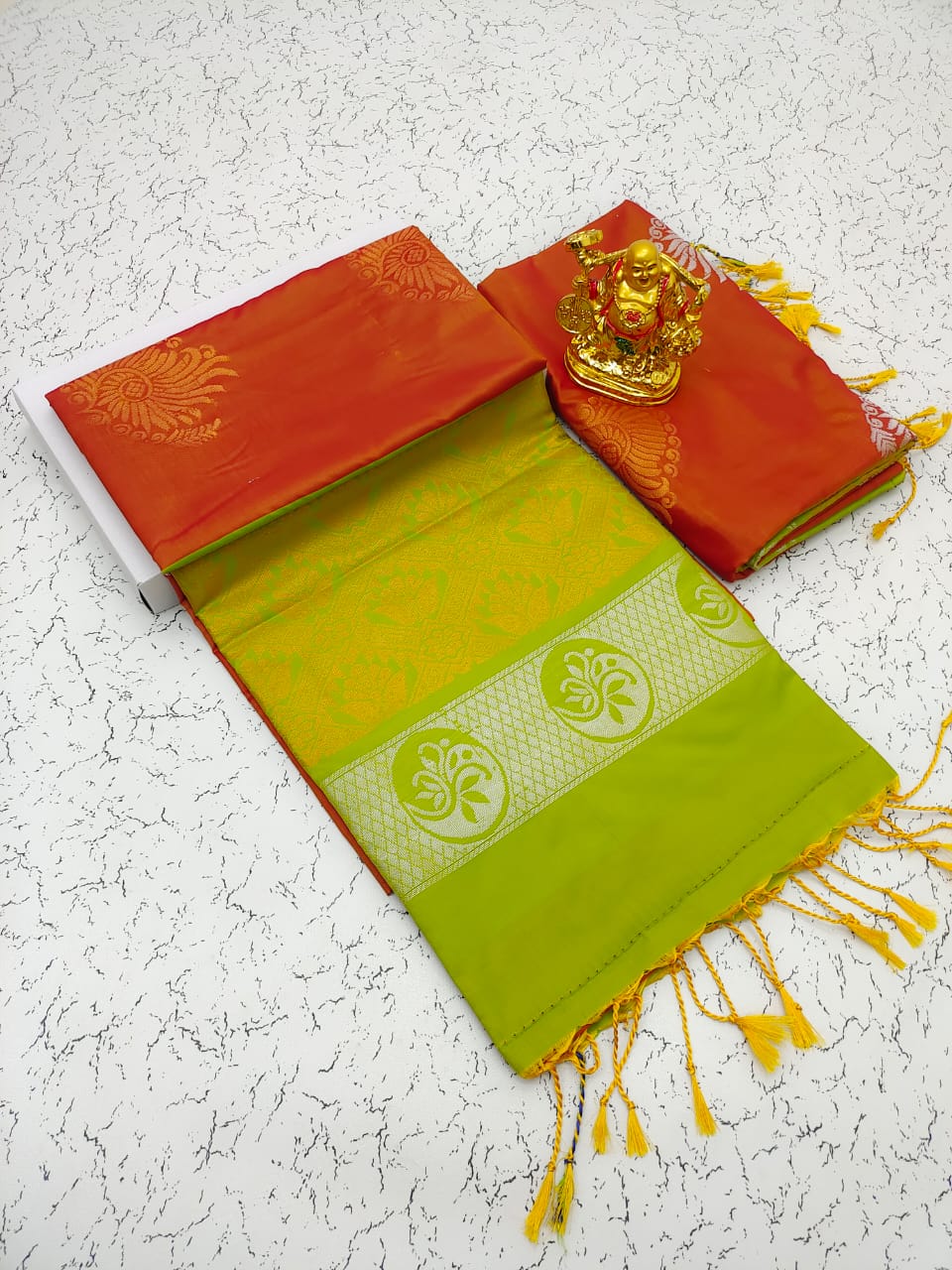 Soft silk saree – www.vannamayil.com
