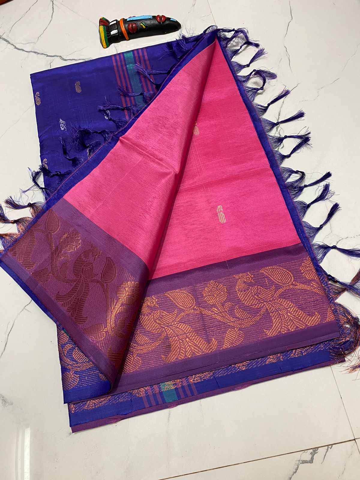 Unique Threads Sarees - We designed this Banana Pith ( Valai Pattu ) sarees  in Plain and Contrast pallu with Unique Color combination. Chinnalapatti/  Chinnalam pattu sarees are woven using banana pith