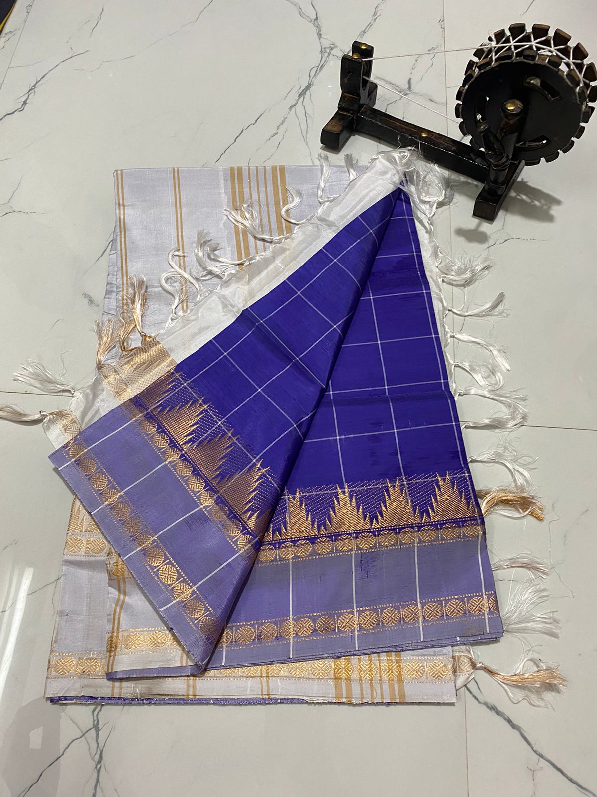 Chinnalampattu - vaalai pattu checked saree