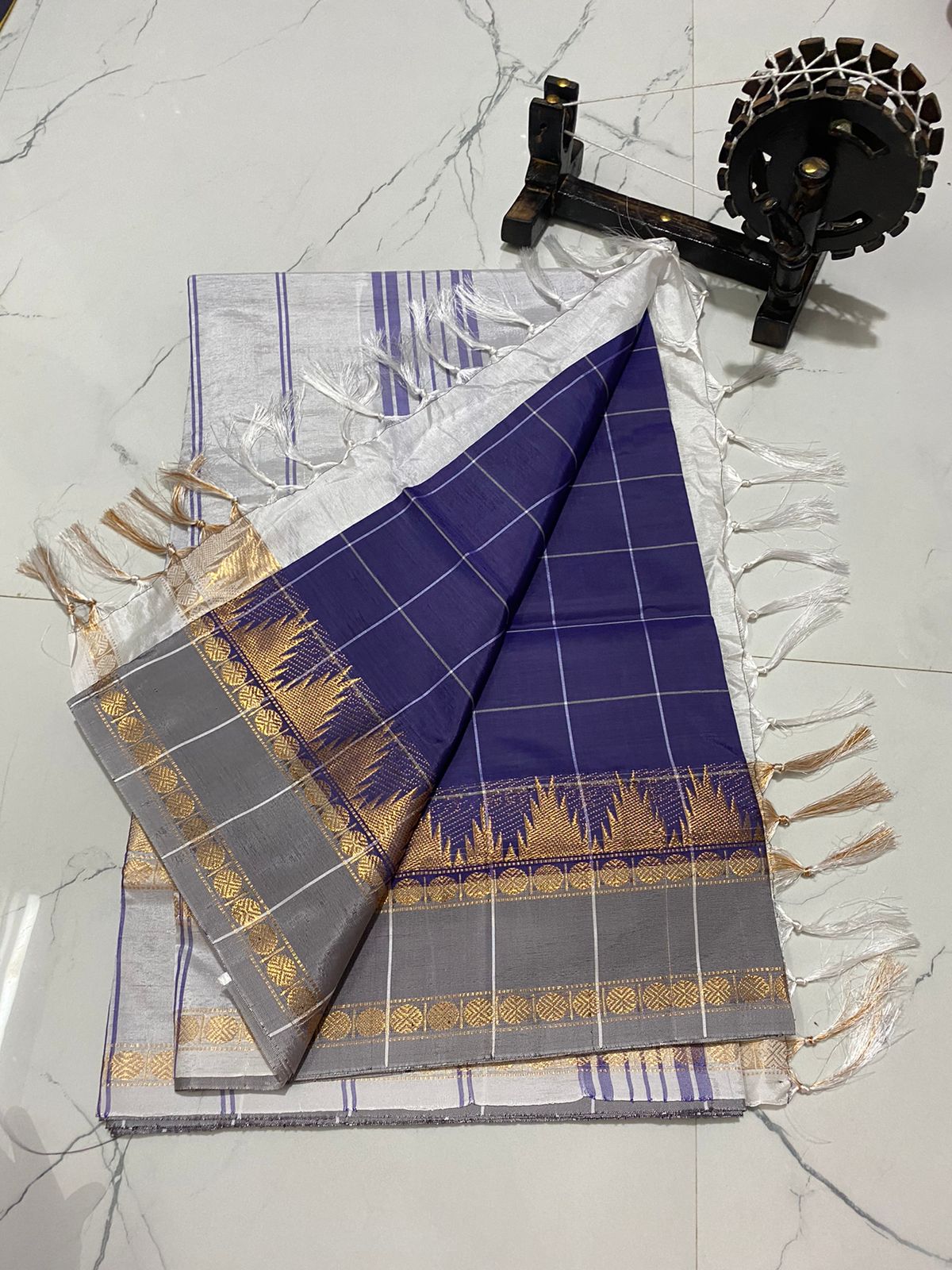 Chinnalampattu - vaalai pattu checked saree