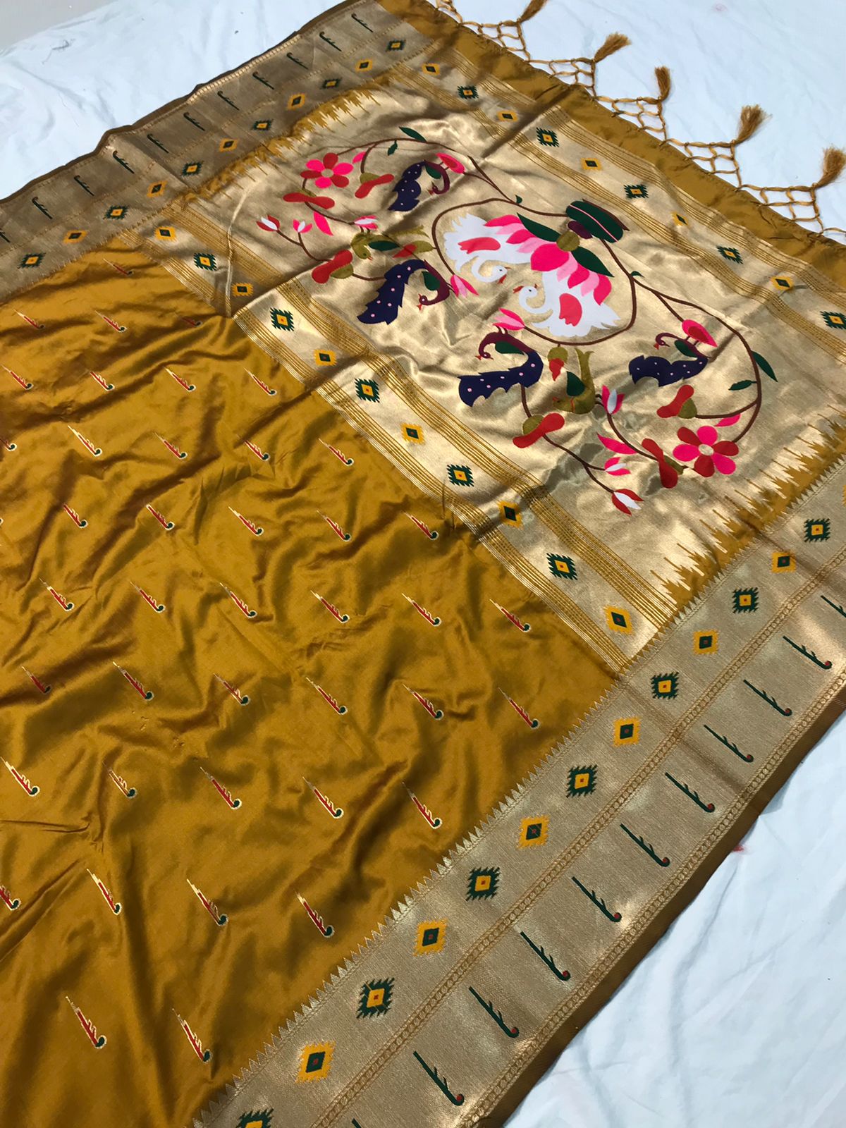 Semi Kadiyal Meena Pallu Paithani Saree